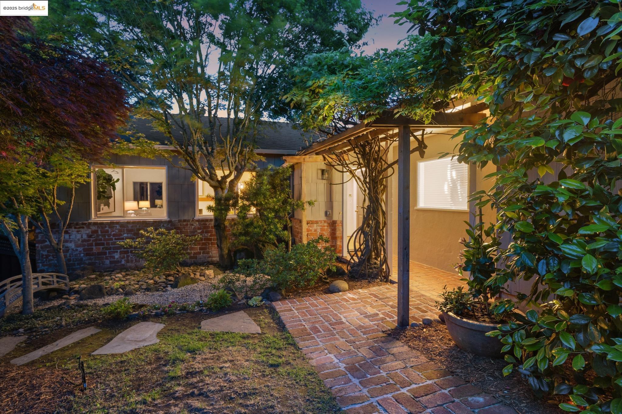 1025 Creston Rd, Berkeley, California 94708, 3 Bedrooms Bedrooms, 7 Rooms Rooms,2 BathroomsBathrooms,Residential,For Sale,1025 Creston Rd,41097973