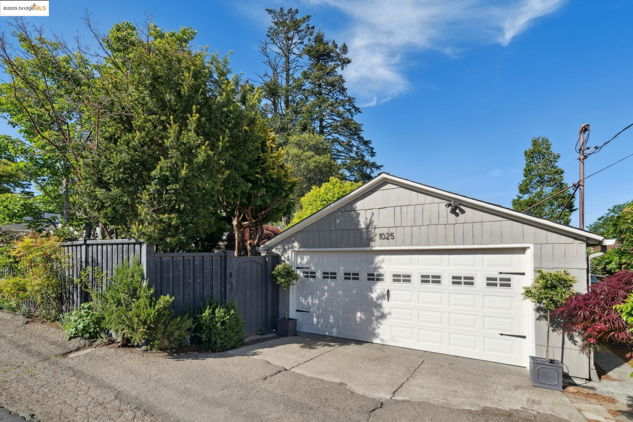 1025 Creston Rd, Berkeley, California 94708, 3 Bedrooms Bedrooms, 7 Rooms Rooms,2 BathroomsBathrooms,Residential,For Sale,1025 Creston Rd,41097973