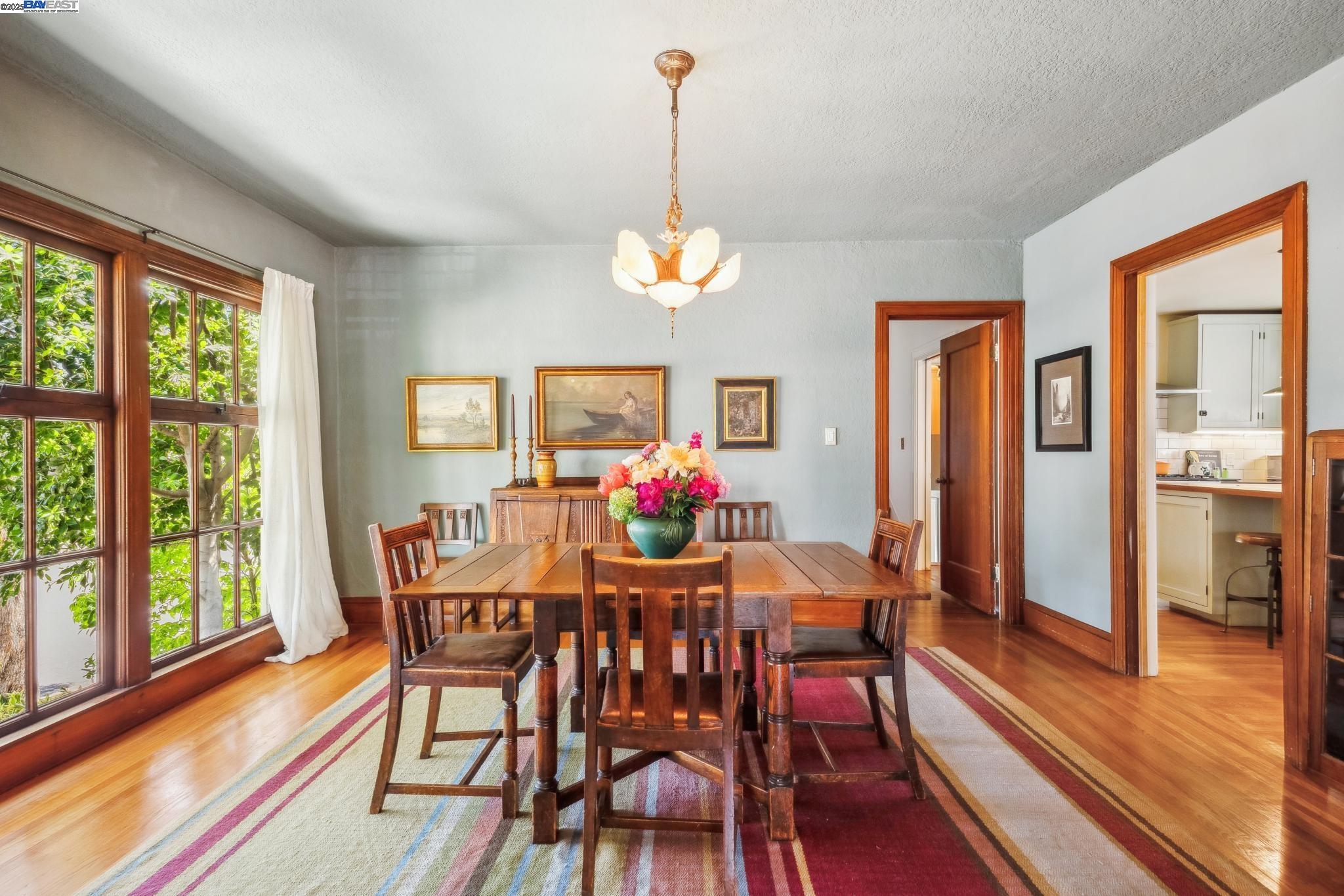 Detail Gallery Image 14 of 56 For 2916 Fillmore St, Alameda,  CA 94501 - 3 Beds | 2 Baths