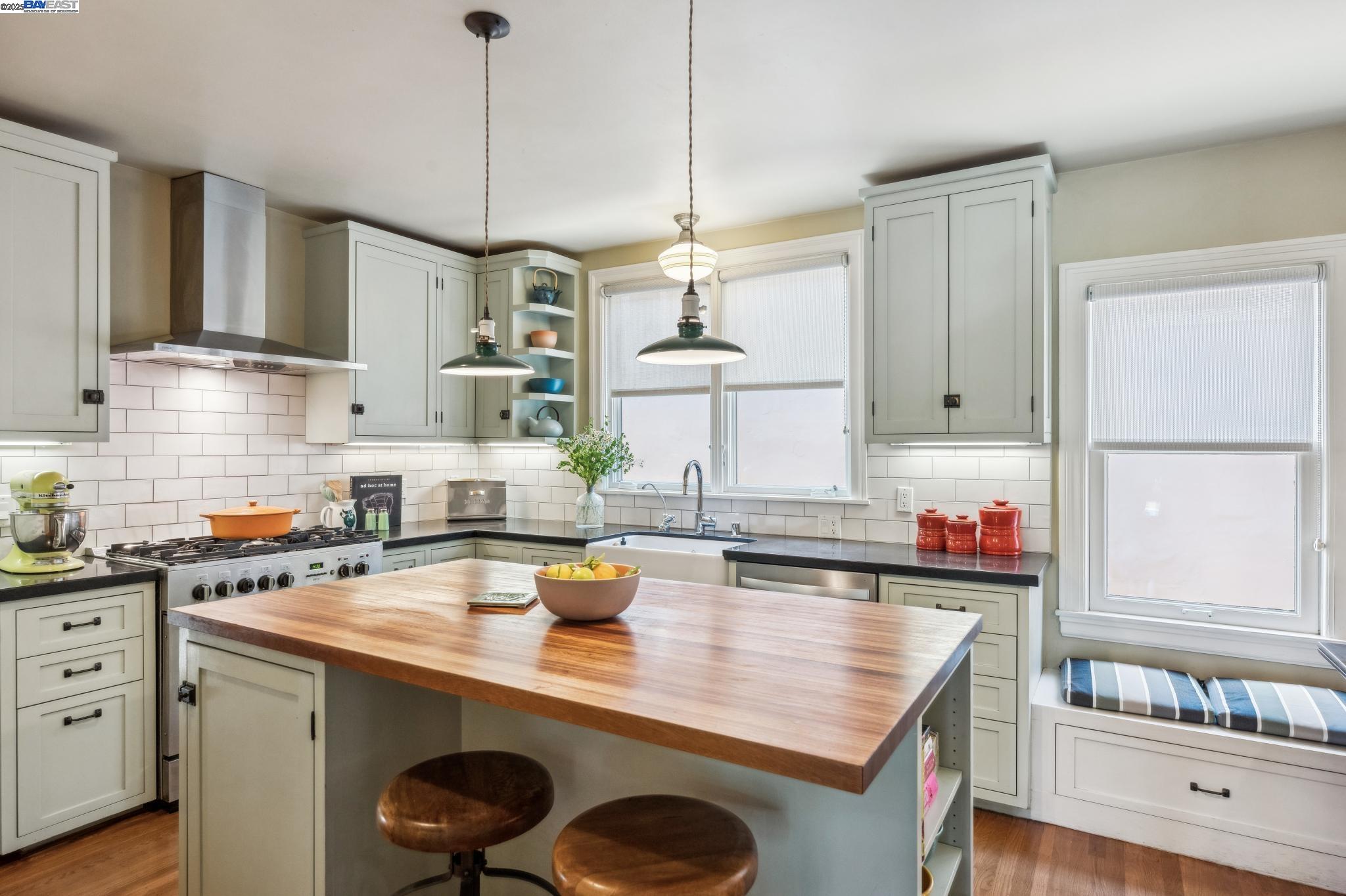 Detail Gallery Image 20 of 56 For 2916 Fillmore St, Alameda,  CA 94501 - 3 Beds | 2 Baths
