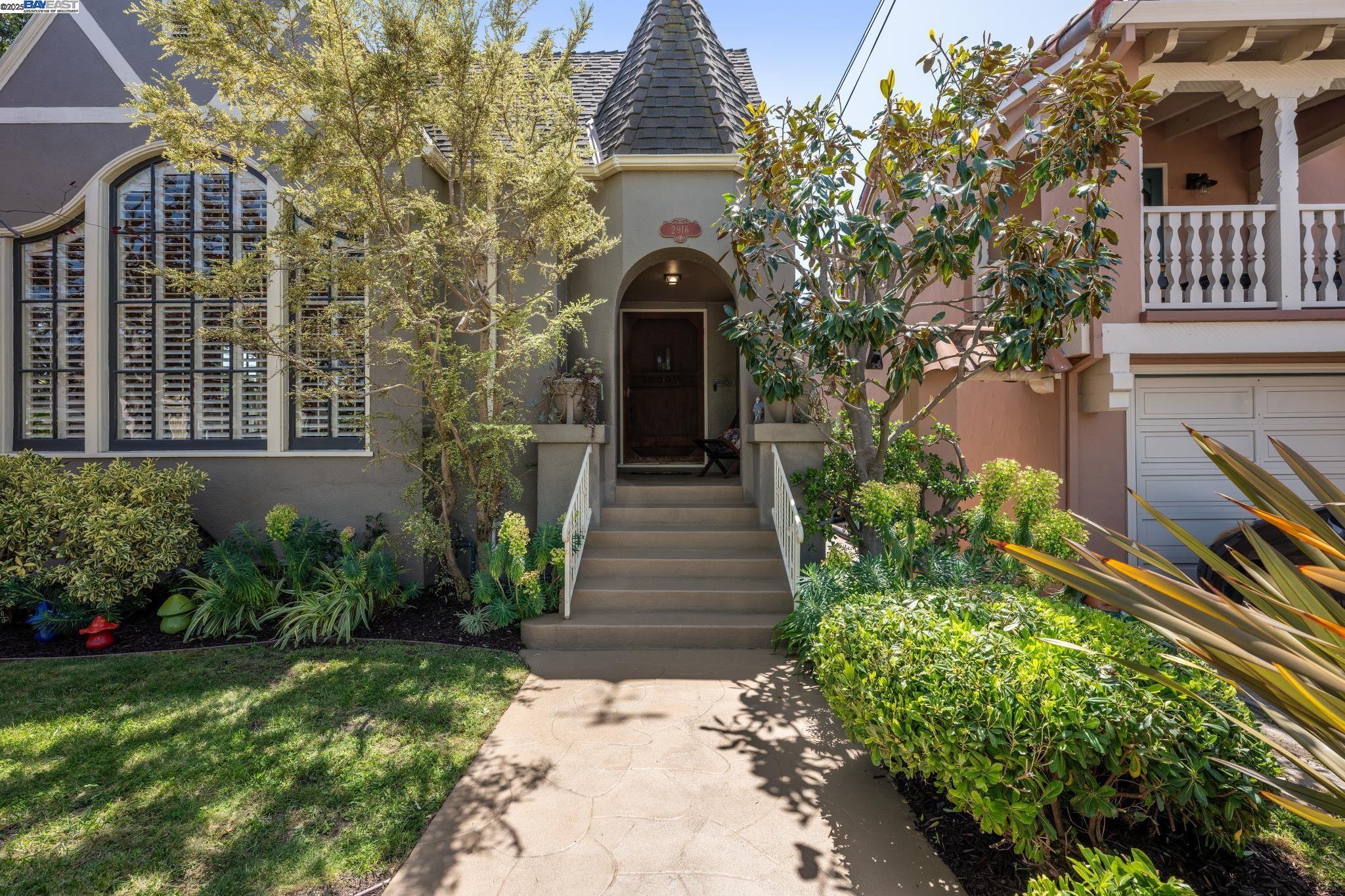 Detail Gallery Image 3 of 56 For 2916 Fillmore St, Alameda,  CA 94501 - 3 Beds | 2 Baths