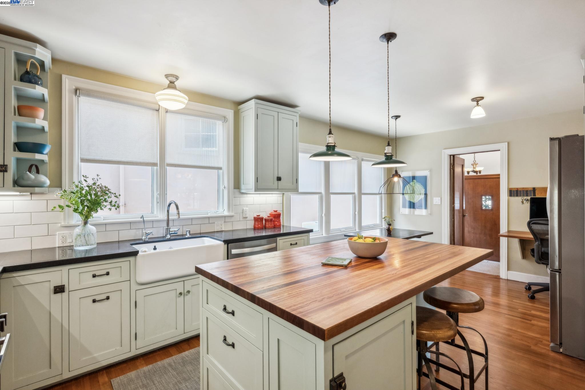 Detail Gallery Image 21 of 56 For 2916 Fillmore St, Alameda,  CA 94501 - 3 Beds | 2 Baths
