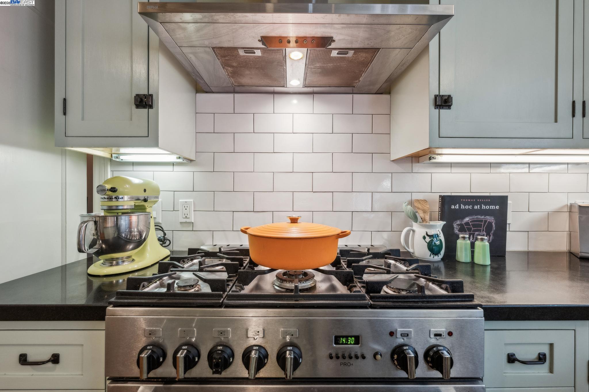 Detail Gallery Image 25 of 56 For 2916 Fillmore St, Alameda,  CA 94501 - 3 Beds | 2 Baths