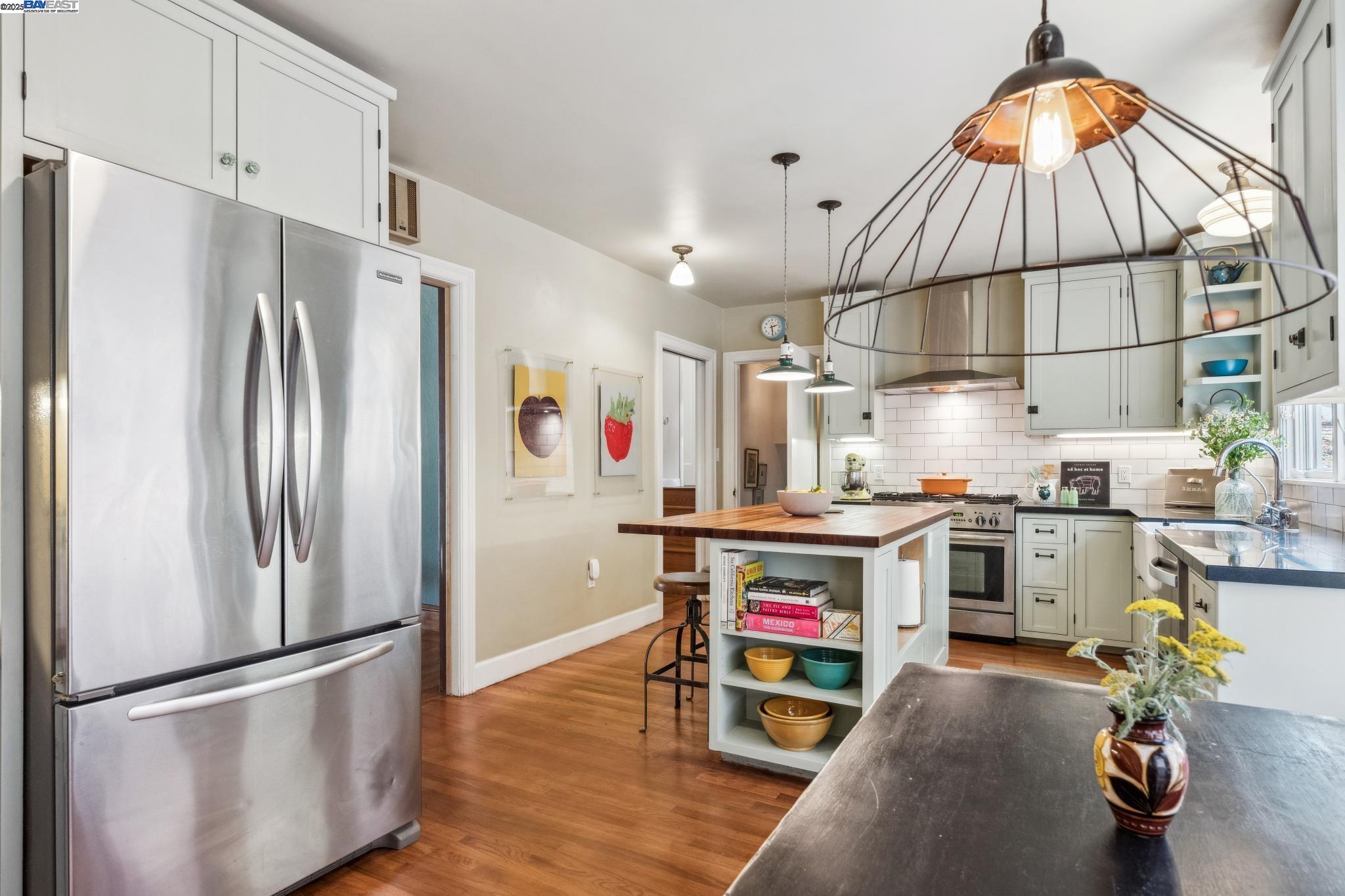 Detail Gallery Image 27 of 56 For 2916 Fillmore St, Alameda,  CA 94501 - 3 Beds | 2 Baths