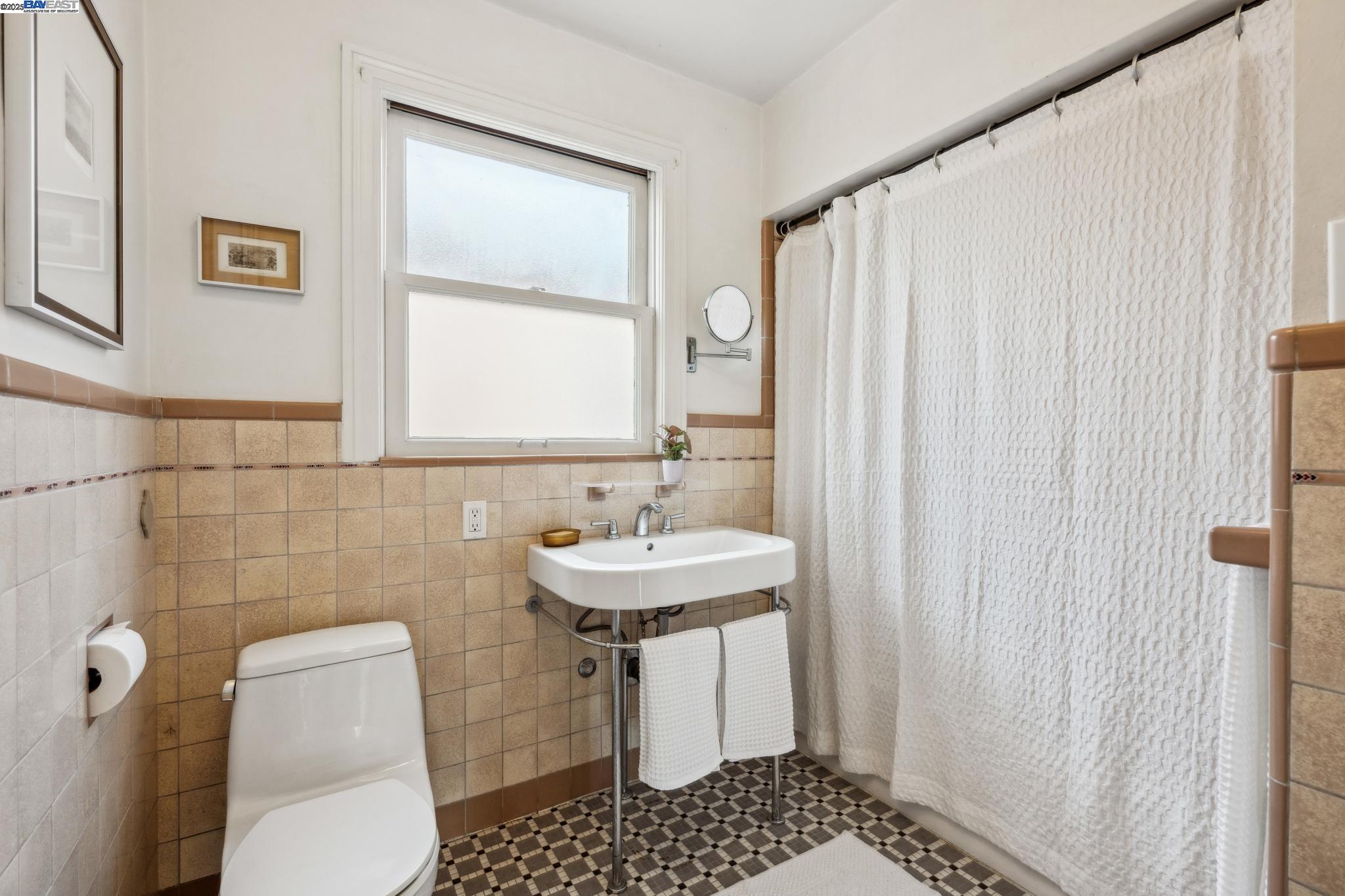 Detail Gallery Image 39 of 56 For 2916 Fillmore St, Alameda,  CA 94501 - 3 Beds | 2 Baths