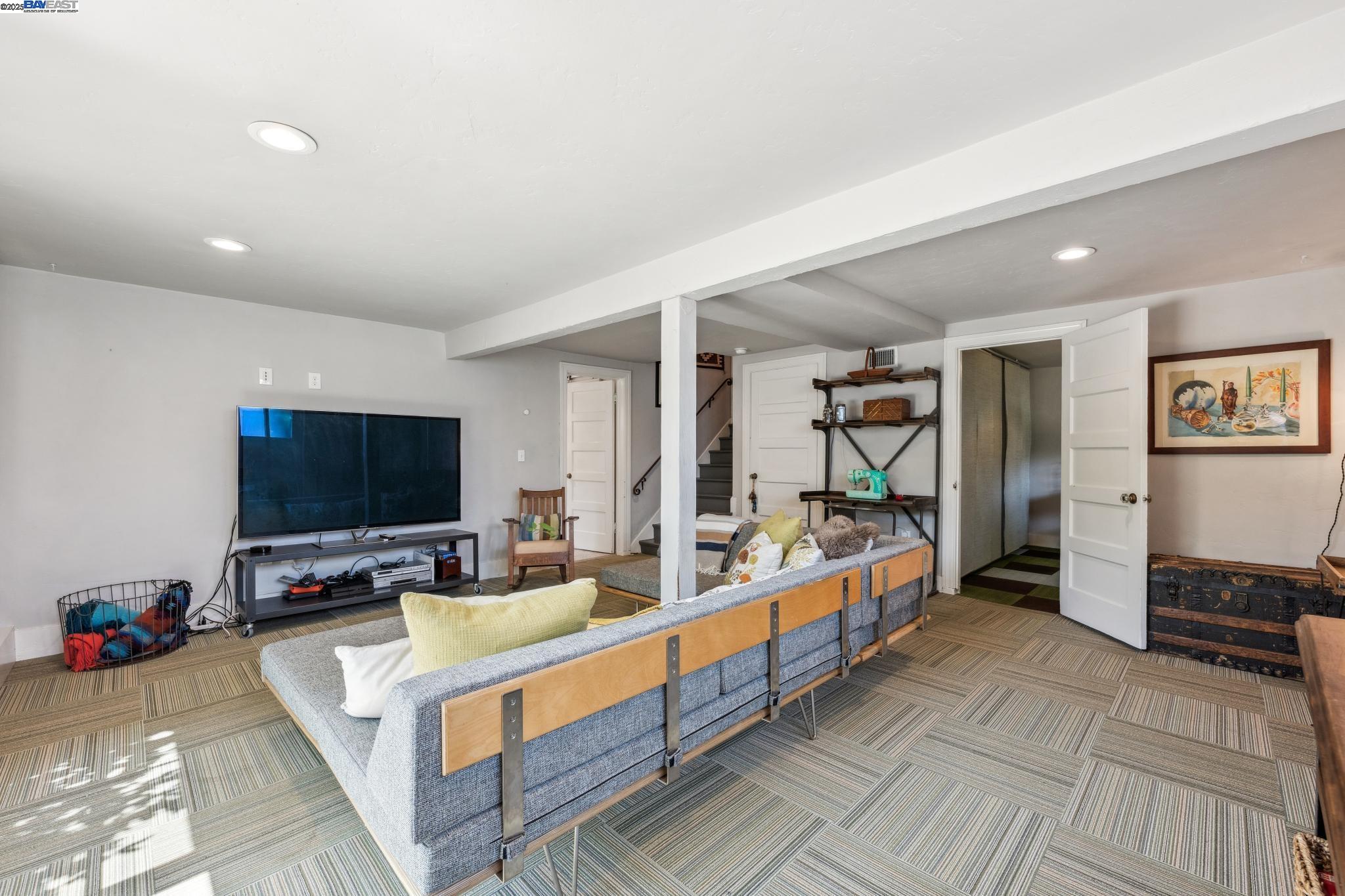 Detail Gallery Image 43 of 56 For 2916 Fillmore St, Alameda,  CA 94501 - 3 Beds | 2 Baths