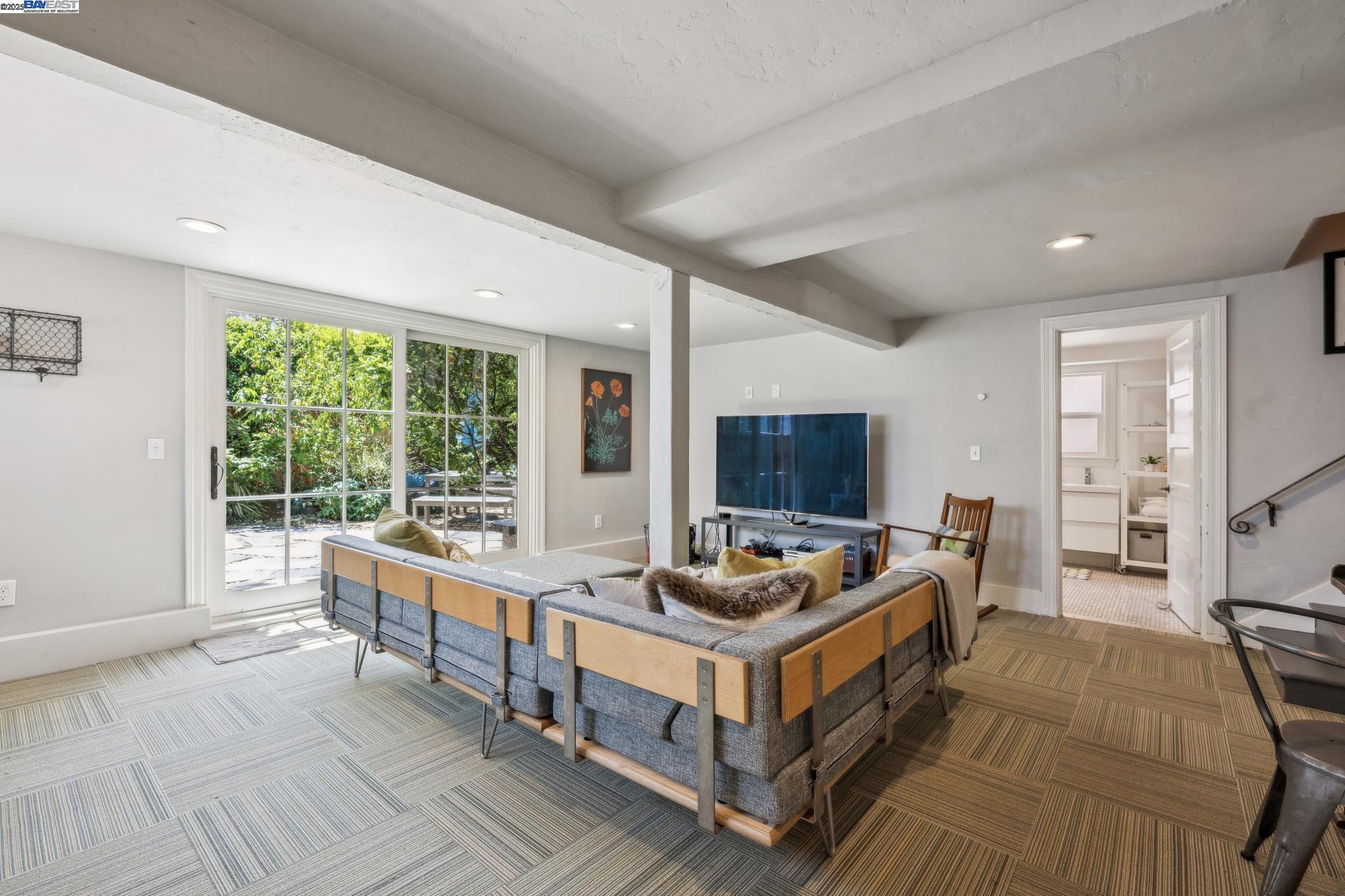 Detail Gallery Image 44 of 56 For 2916 Fillmore St, Alameda,  CA 94501 - 3 Beds | 2 Baths
