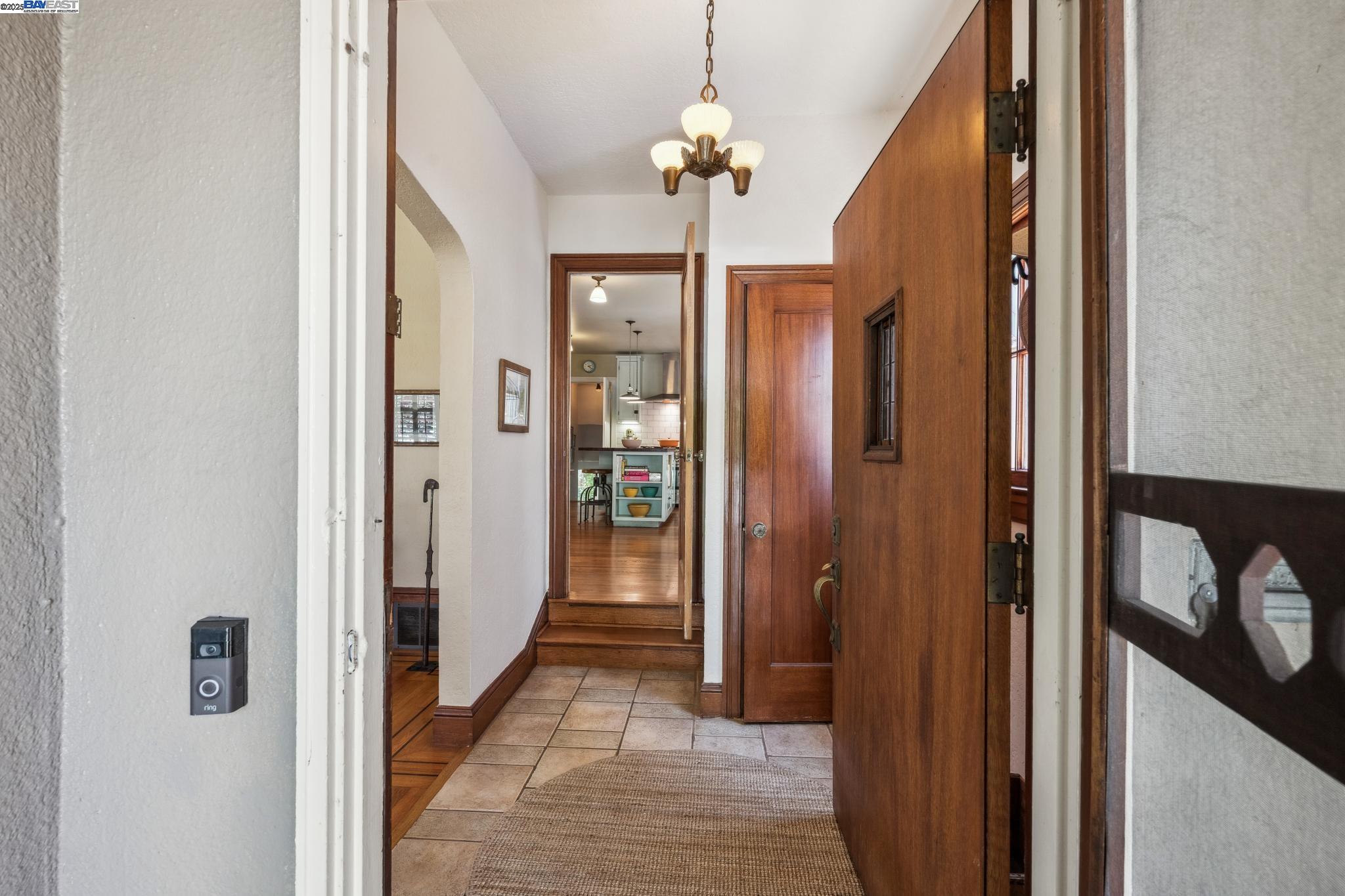 Detail Gallery Image 6 of 56 For 2916 Fillmore St, Alameda,  CA 94501 - 3 Beds | 2 Baths