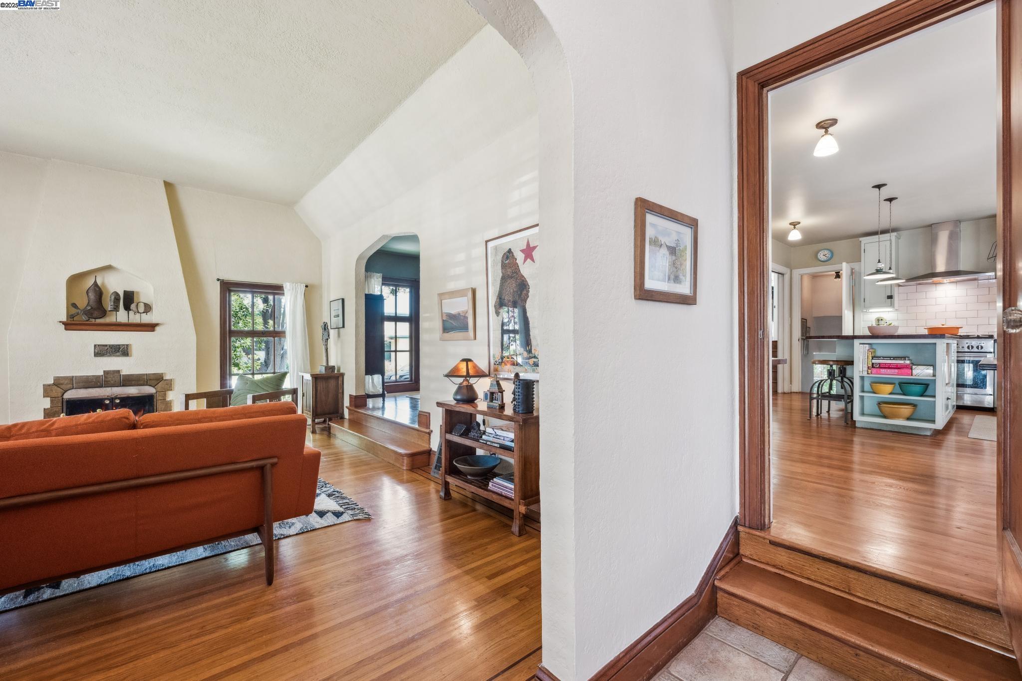 Detail Gallery Image 7 of 56 For 2916 Fillmore St, Alameda,  CA 94501 - 3 Beds | 2 Baths