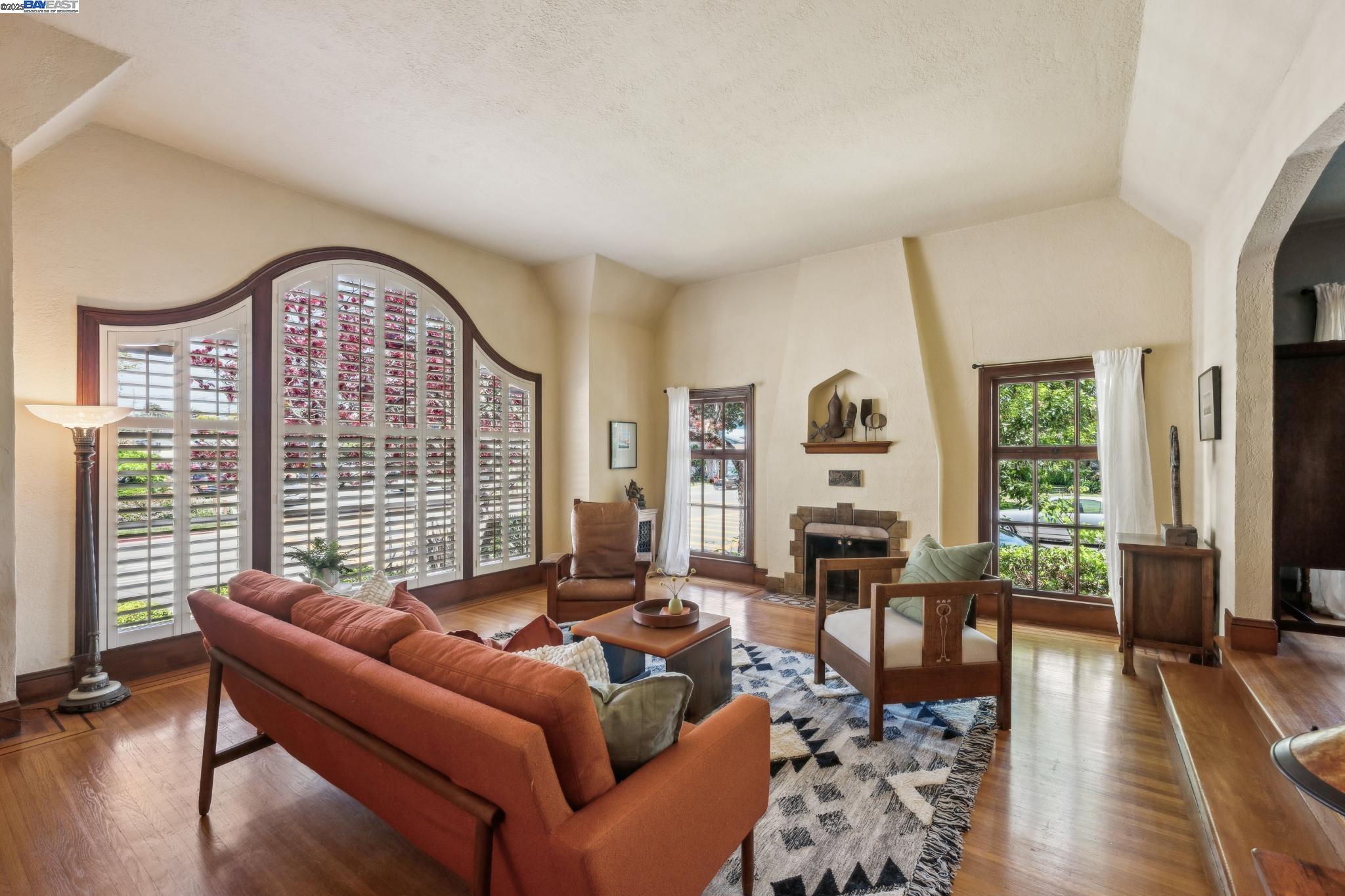 Detail Gallery Image 8 of 56 For 2916 Fillmore St, Alameda,  CA 94501 - 3 Beds | 2 Baths