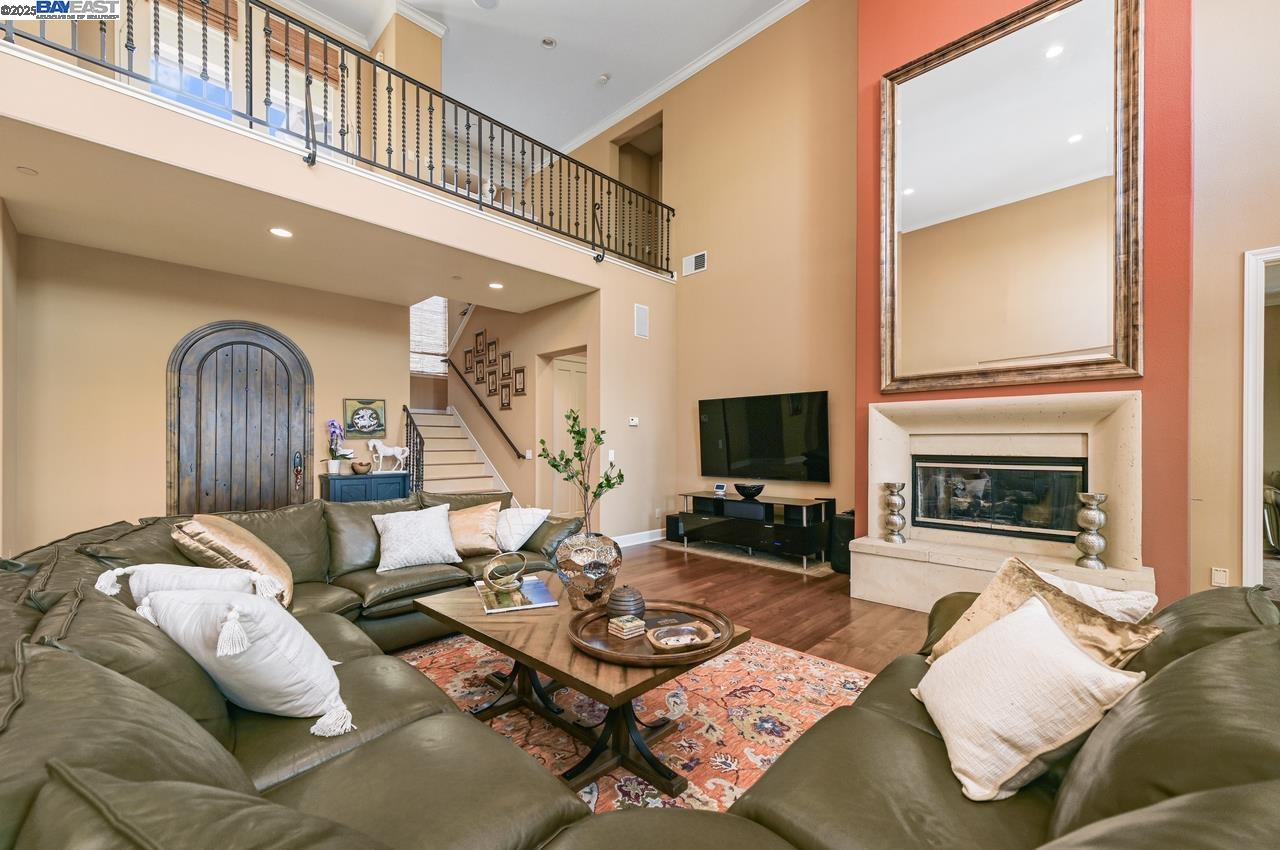 Detail Gallery Image 11 of 60 For 3560 Ovella Way, Pleasanton,  CA 94566 - 4 Beds | 4/1 Baths