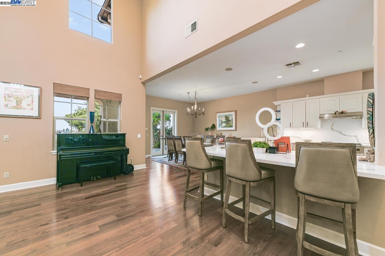 Detail Gallery Image 13 of 60 For 3560 Ovella Way, Pleasanton,  CA 94566 - 4 Beds | 4/1 Baths