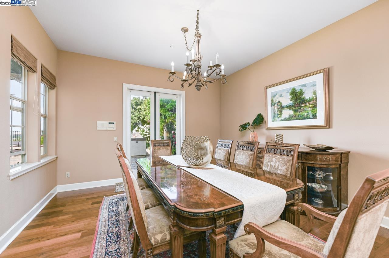 Detail Gallery Image 16 of 60 For 3560 Ovella Way, Pleasanton,  CA 94566 - 4 Beds | 4/1 Baths
