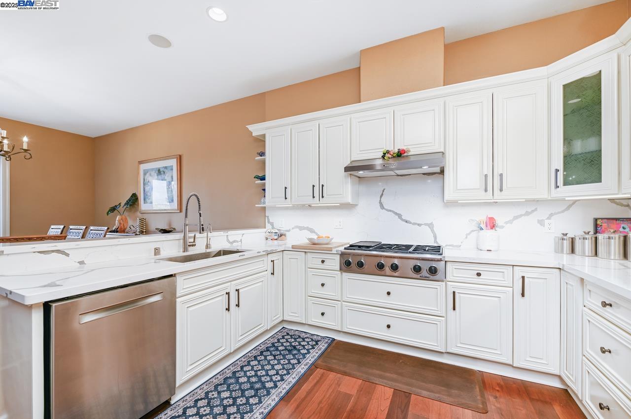 Detail Gallery Image 18 of 60 For 3560 Ovella Way, Pleasanton,  CA 94566 - 4 Beds | 4/1 Baths