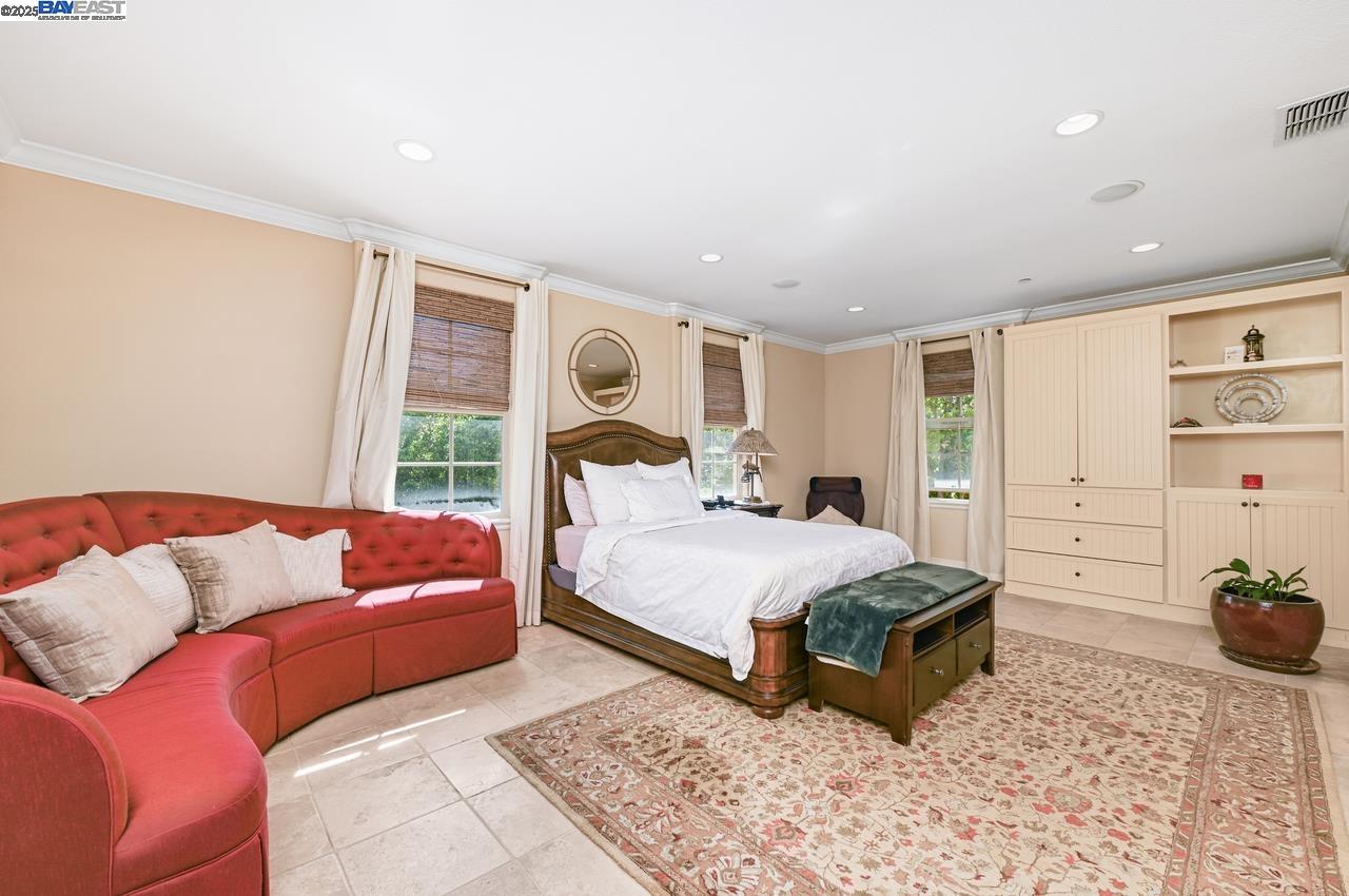 Detail Gallery Image 32 of 60 For 3560 Ovella Way, Pleasanton,  CA 94566 - 4 Beds | 4/1 Baths
