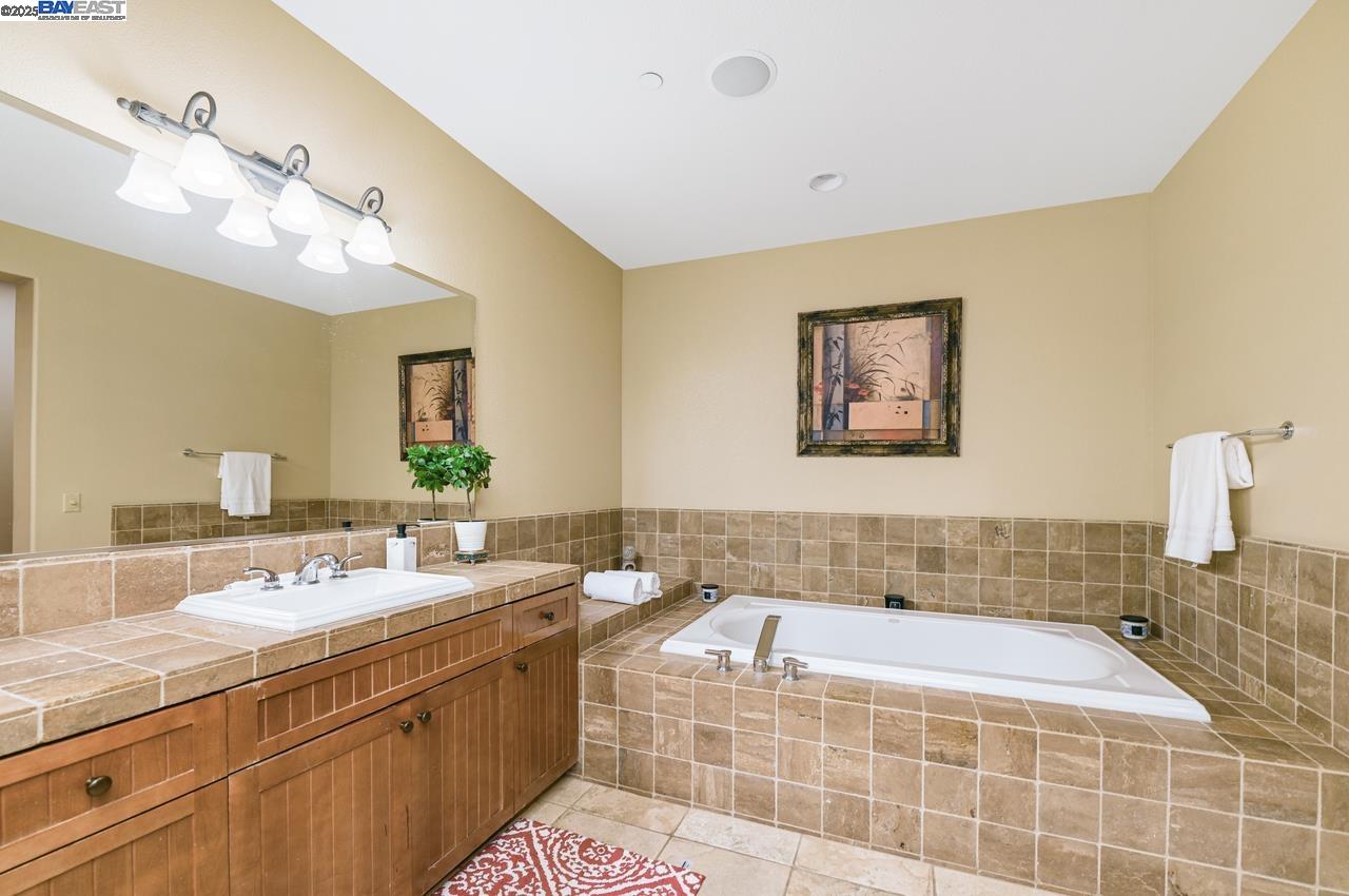 Detail Gallery Image 35 of 60 For 3560 Ovella Way, Pleasanton,  CA 94566 - 4 Beds | 4/1 Baths