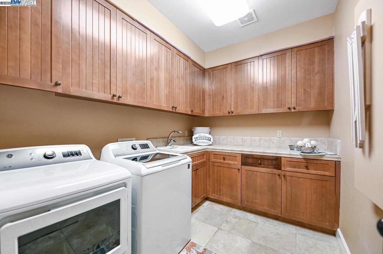 Detail Gallery Image 39 of 60 For 3560 Ovella Way, Pleasanton,  CA 94566 - 4 Beds | 4/1 Baths
