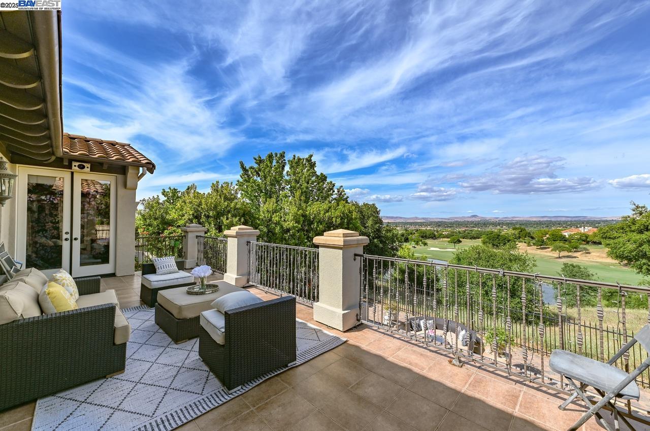 Detail Gallery Image 40 of 60 For 3560 Ovella Way, Pleasanton,  CA 94566 - 4 Beds | 4/1 Baths