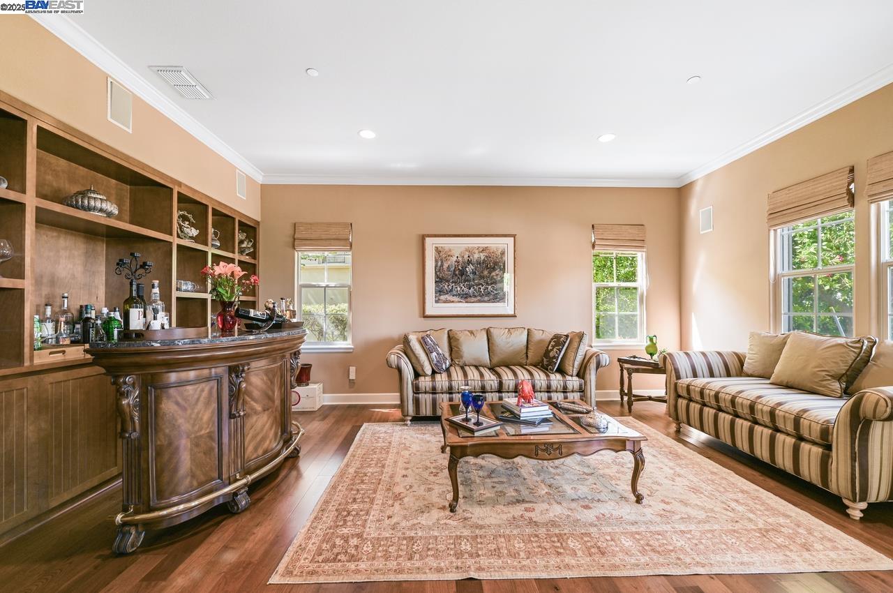 Detail Gallery Image 8 of 60 For 3560 Ovella Way, Pleasanton,  CA 94566 - 4 Beds | 4/1 Baths