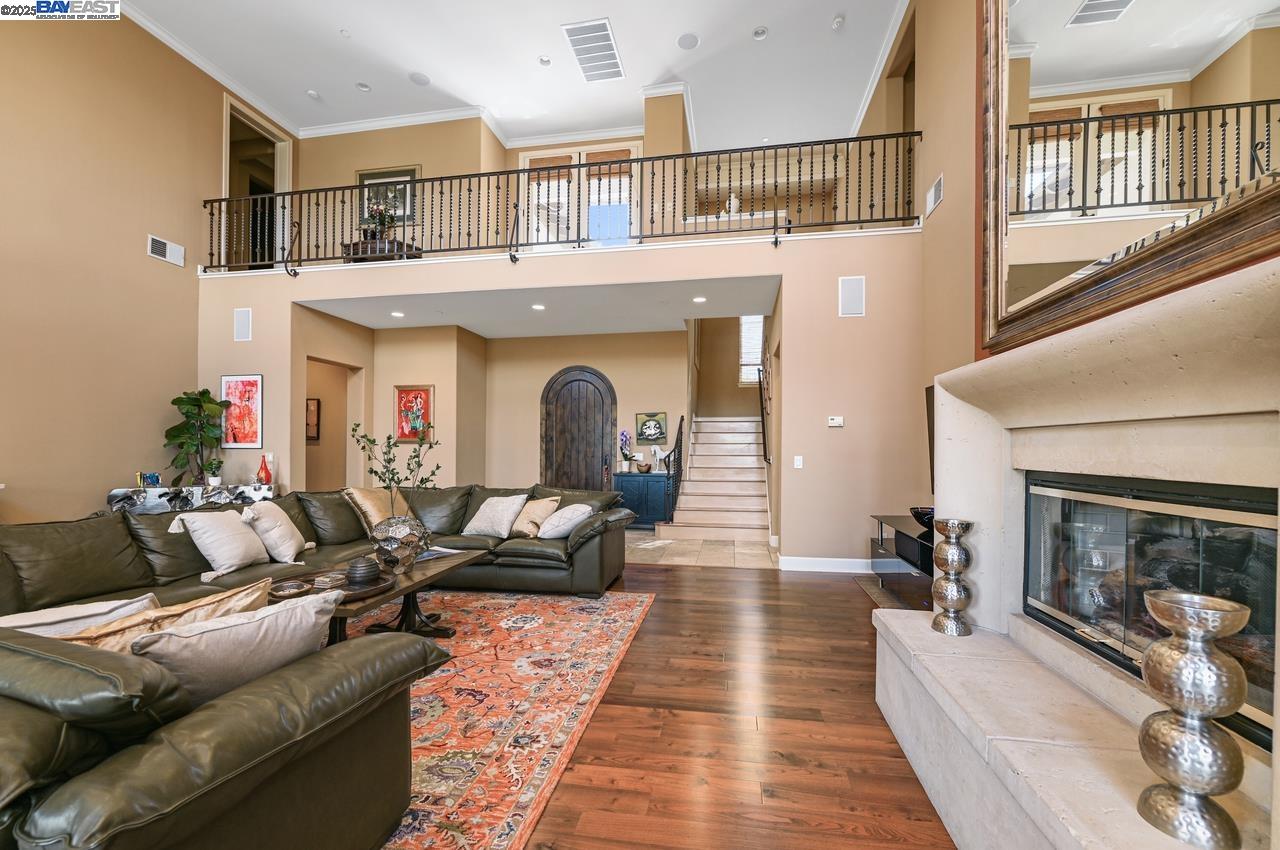 Detail Gallery Image 10 of 60 For 3560 Ovella Way, Pleasanton,  CA 94566 - 4 Beds | 4/1 Baths