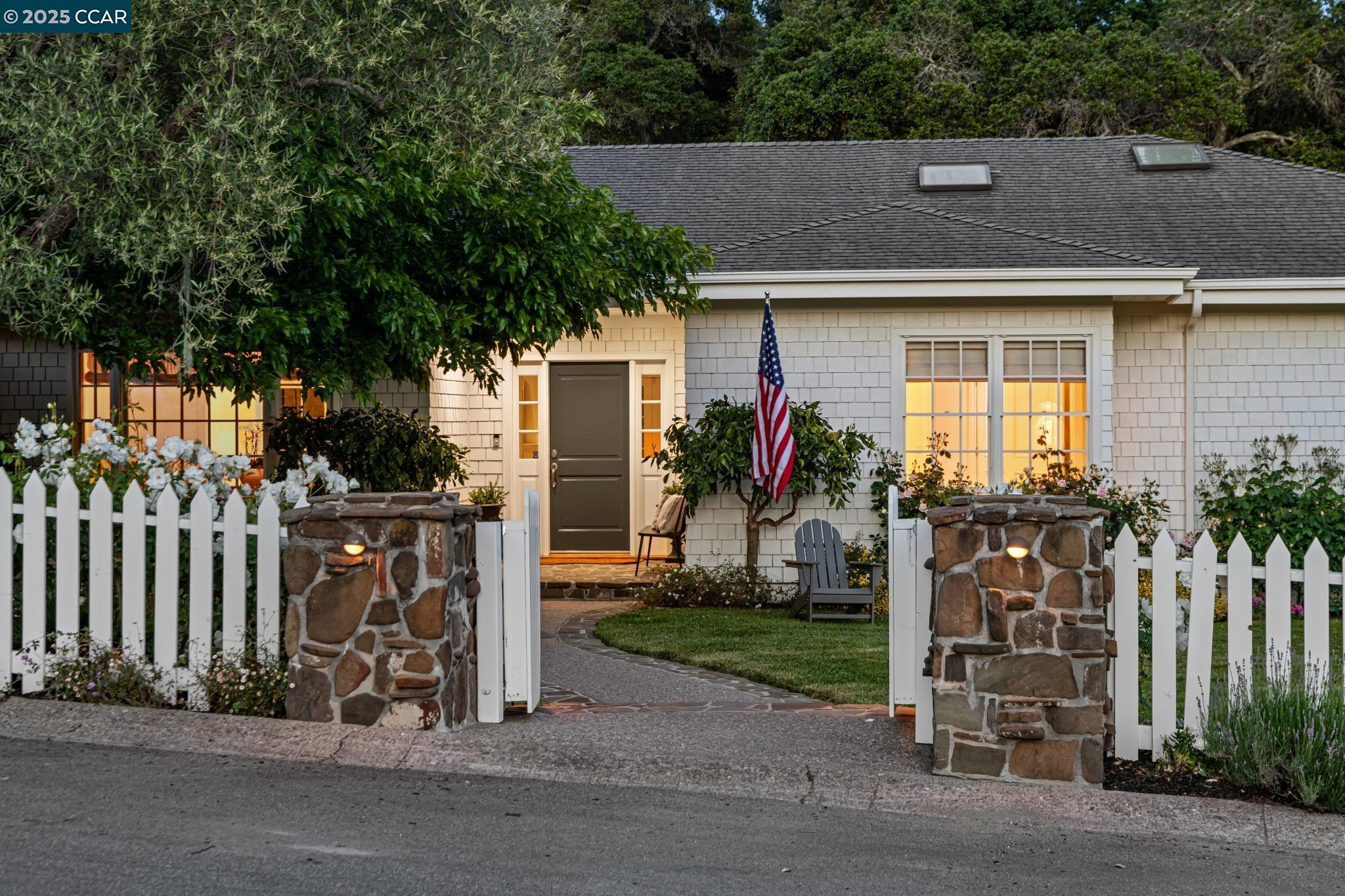 Detail Gallery Image 2 of 54 For 77 Van Ripper Ln, Orinda,  CA 94563 - 4 Beds | 3 Baths