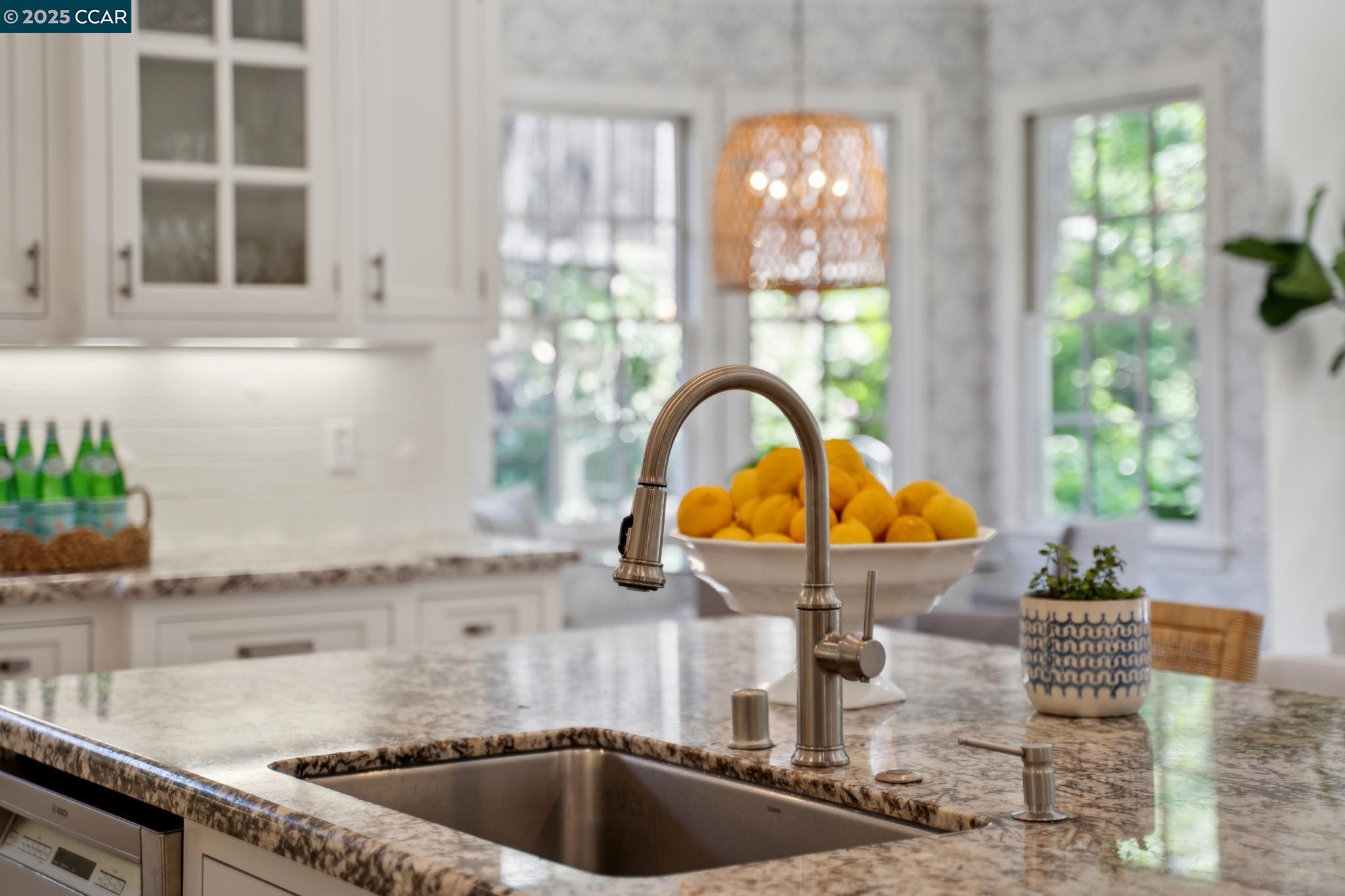 Detail Gallery Image 12 of 54 For 77 Van Ripper Ln, Orinda,  CA 94563 - 4 Beds | 3 Baths