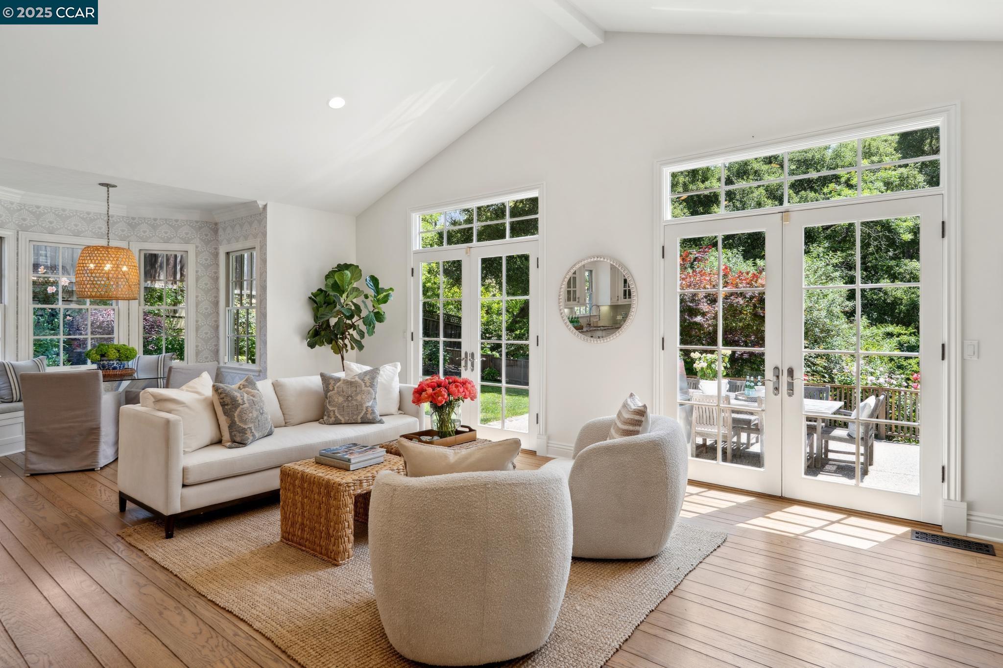 Detail Gallery Image 18 of 54 For 77 Van Ripper Ln, Orinda,  CA 94563 - 4 Beds | 3 Baths