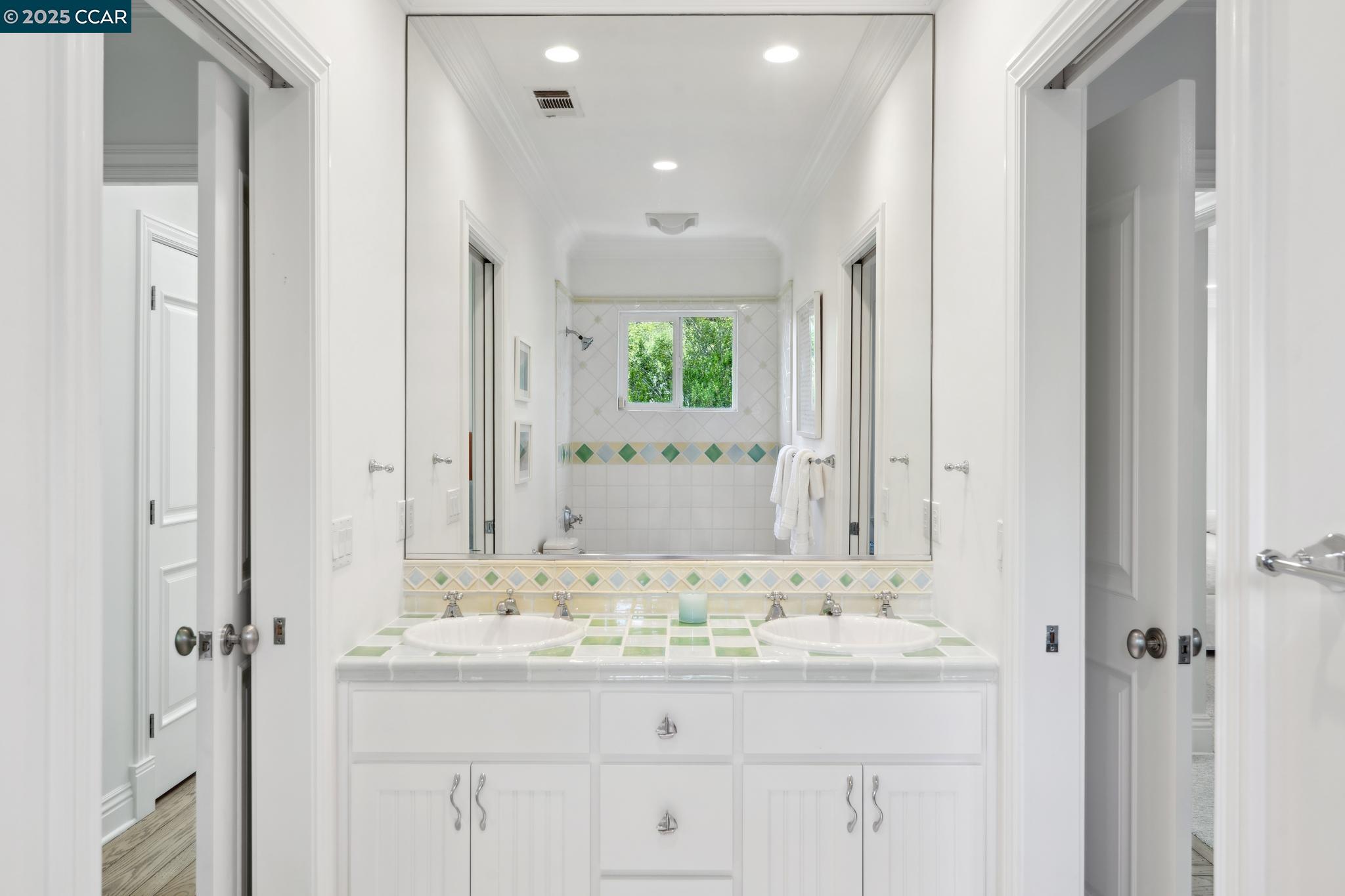 Detail Gallery Image 29 of 54 For 77 Van Ripper Ln, Orinda,  CA 94563 - 4 Beds | 3 Baths