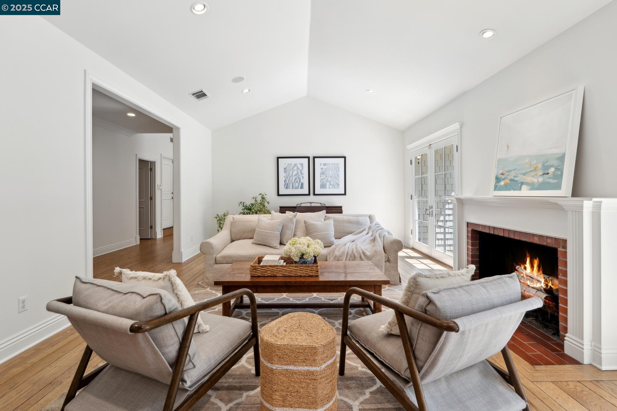 Detail Gallery Image 5 of 54 For 77 Van Ripper Ln, Orinda,  CA 94563 - 4 Beds | 3 Baths