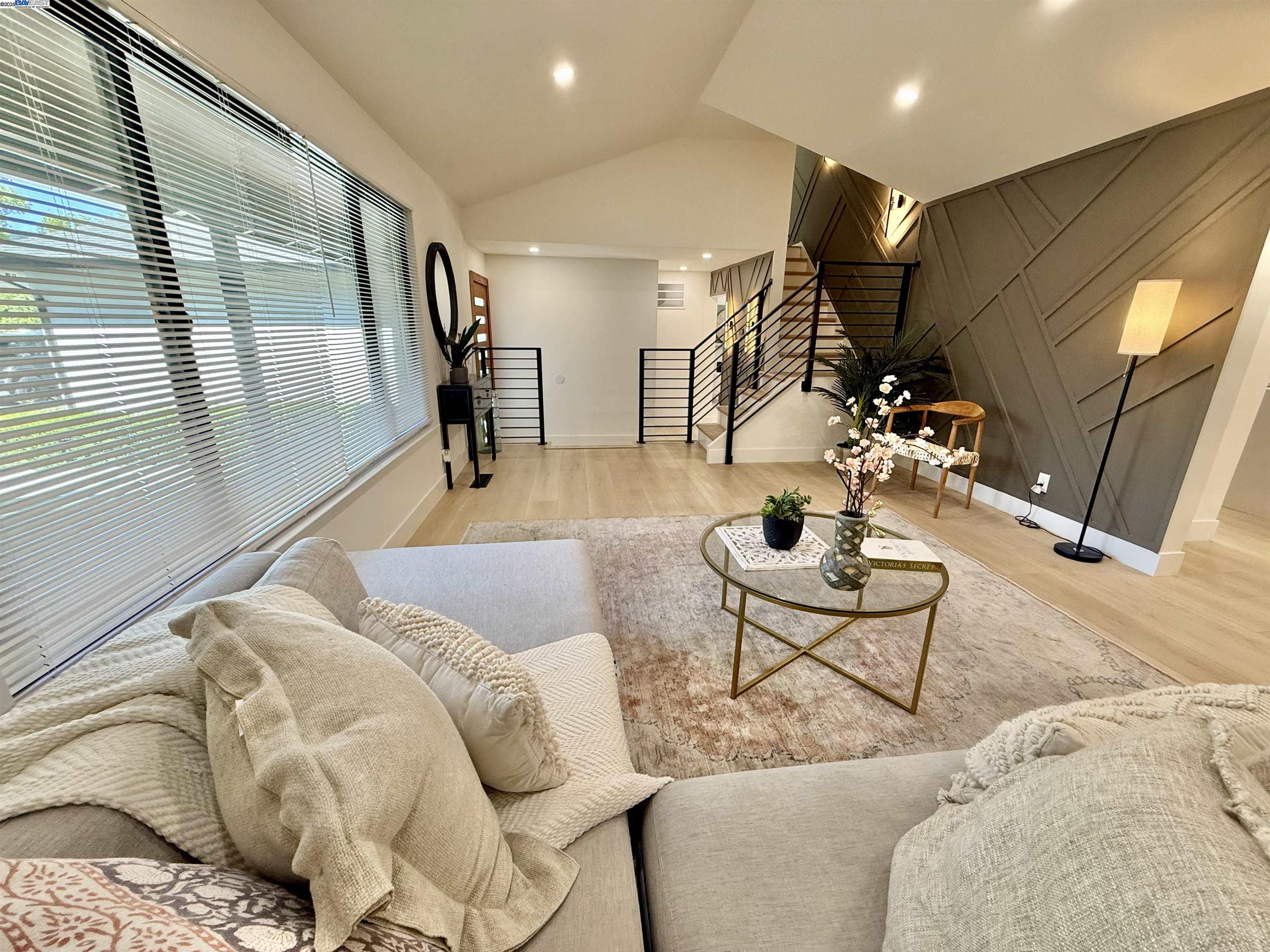 Detail Gallery Image 11 of 52 For 1926 Paseo Del Cajon, Pleasanton,  CA 94566 - 4 Beds | 2/1 Baths