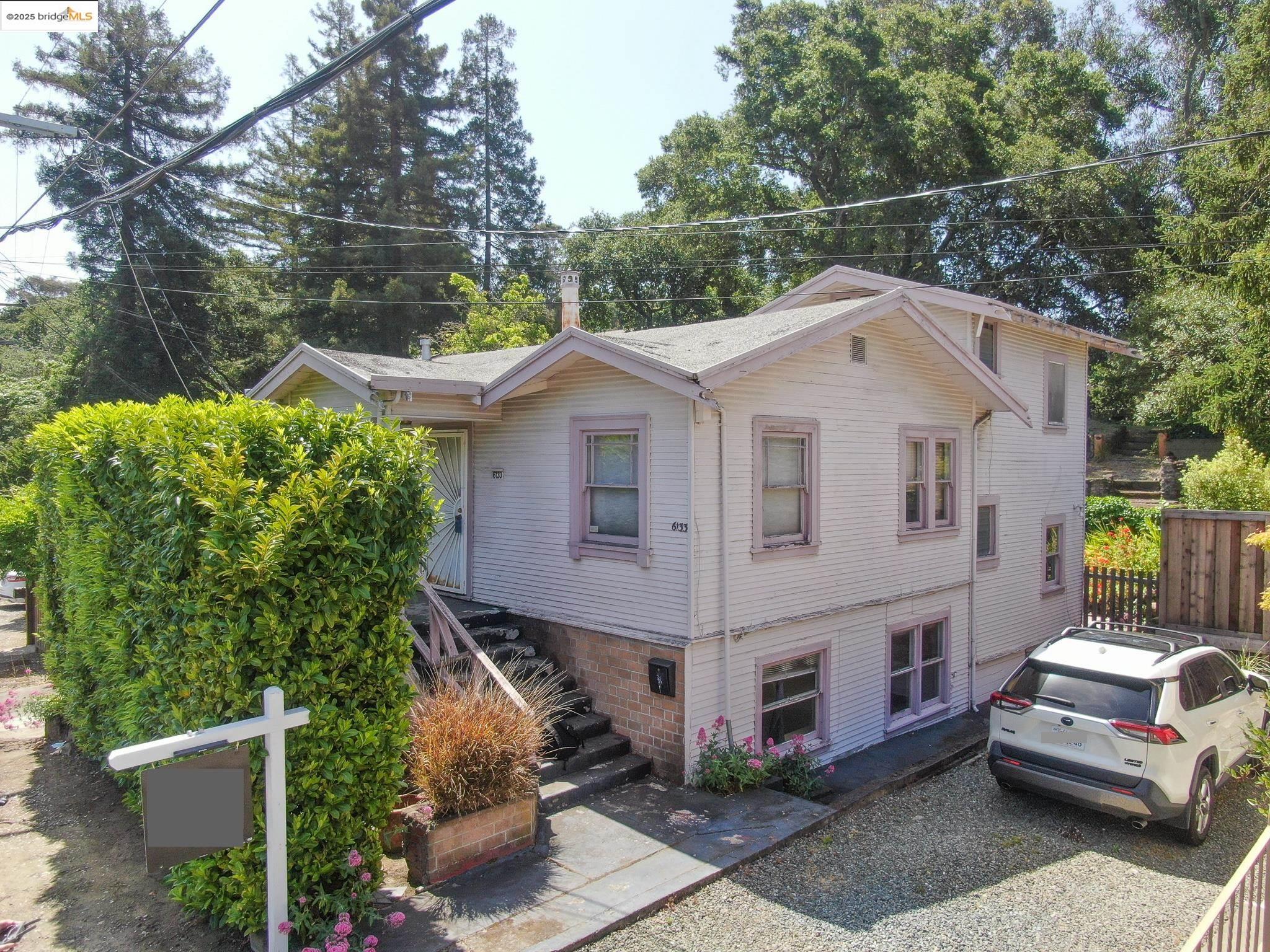 Detail Gallery Image 1 of 31 For 6133 Hillmont Dr, Oakland,  CA 94605 - 4 Beds | 2 Baths