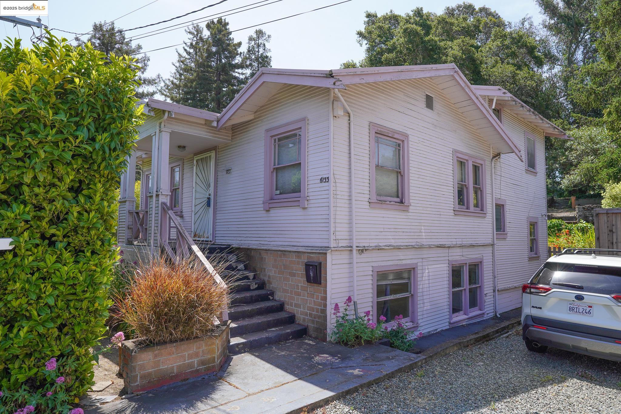 Detail Gallery Image 2 of 31 For 6133 Hillmont Dr, Oakland,  CA 94605 - 4 Beds | 2 Baths