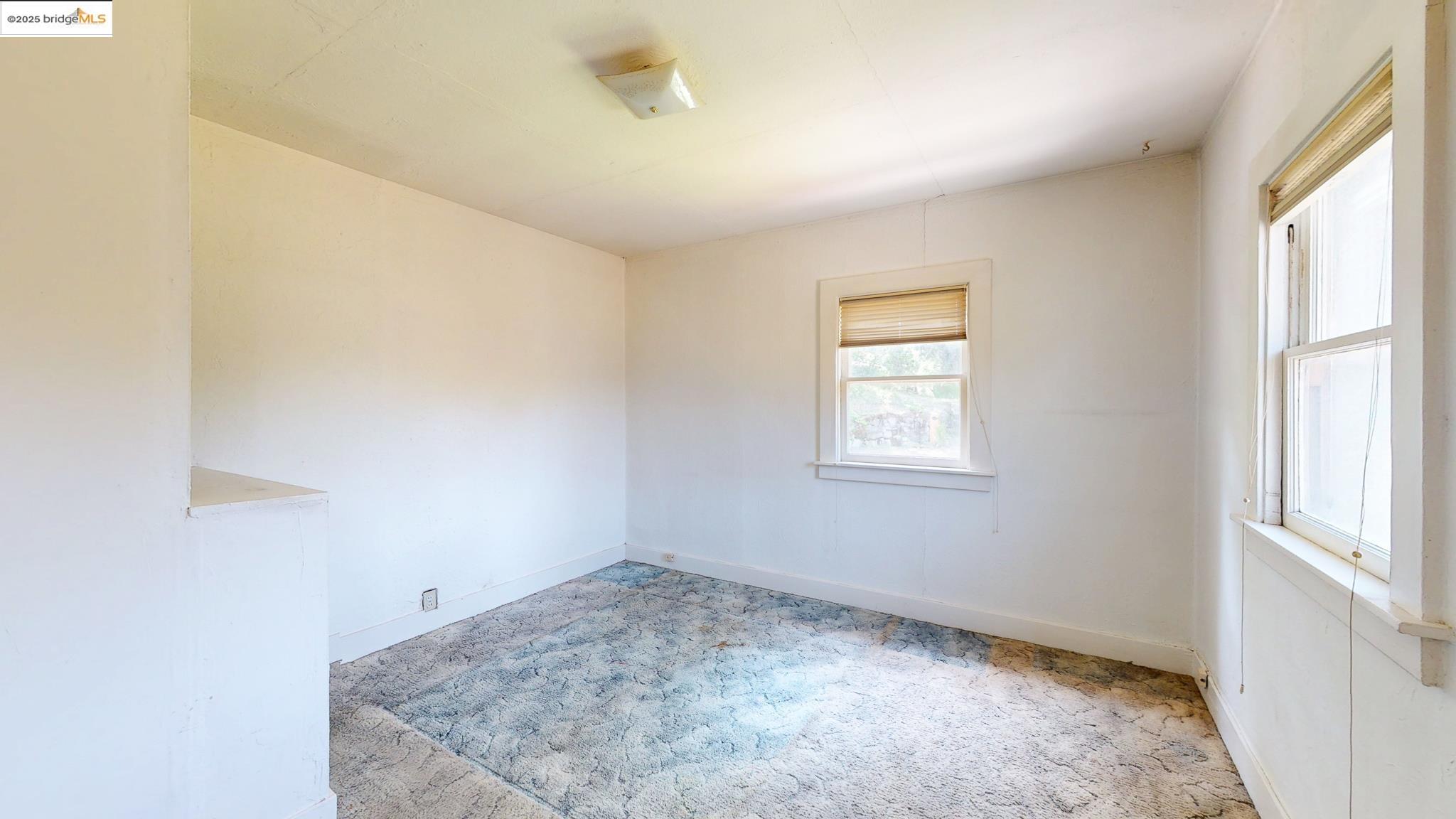 Detail Gallery Image 11 of 31 For 6133 Hillmont Dr, Oakland,  CA 94605 - 4 Beds | 2 Baths