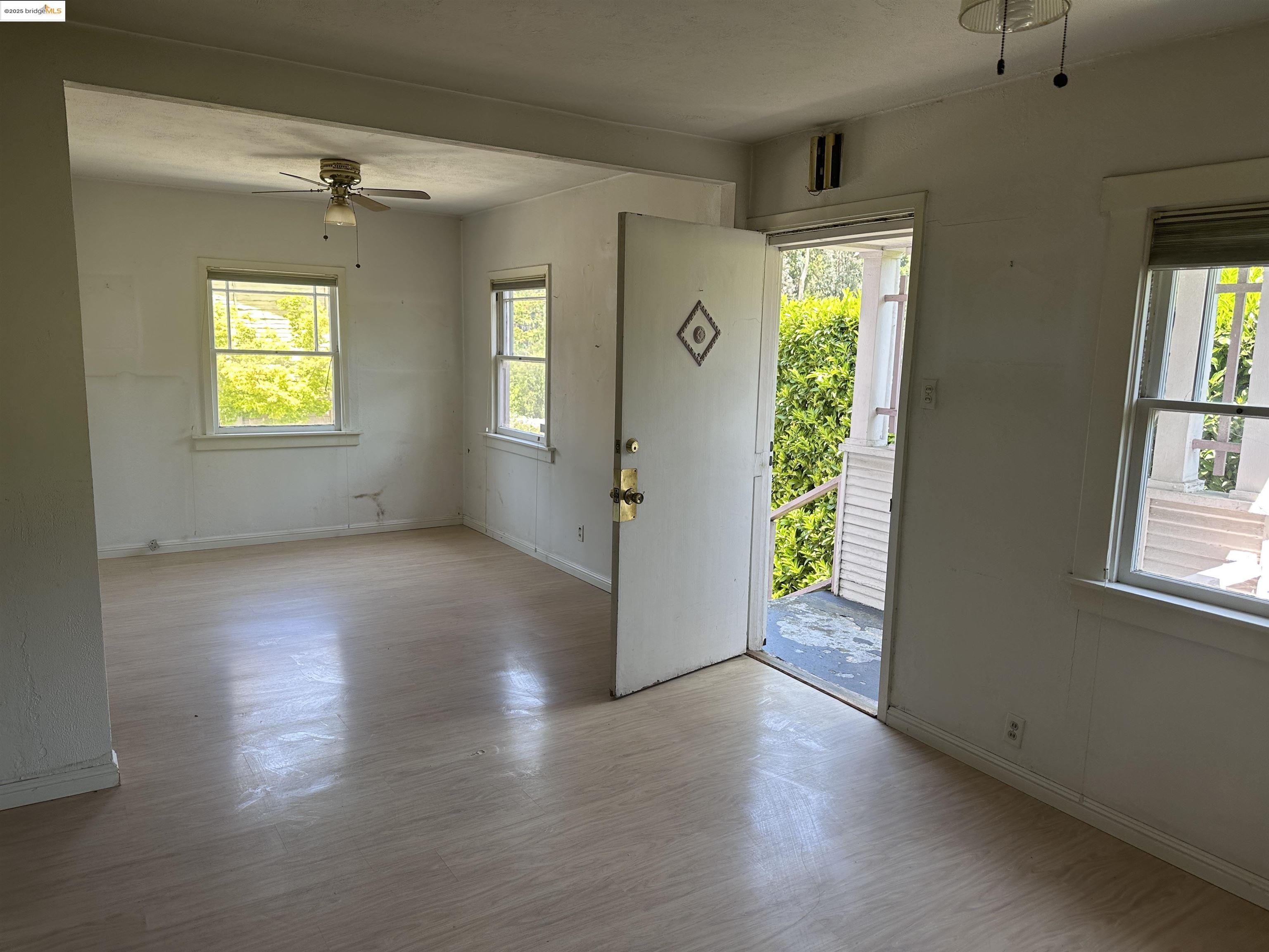 Detail Gallery Image 17 of 31 For 6133 Hillmont Dr, Oakland,  CA 94605 - 4 Beds | 2 Baths