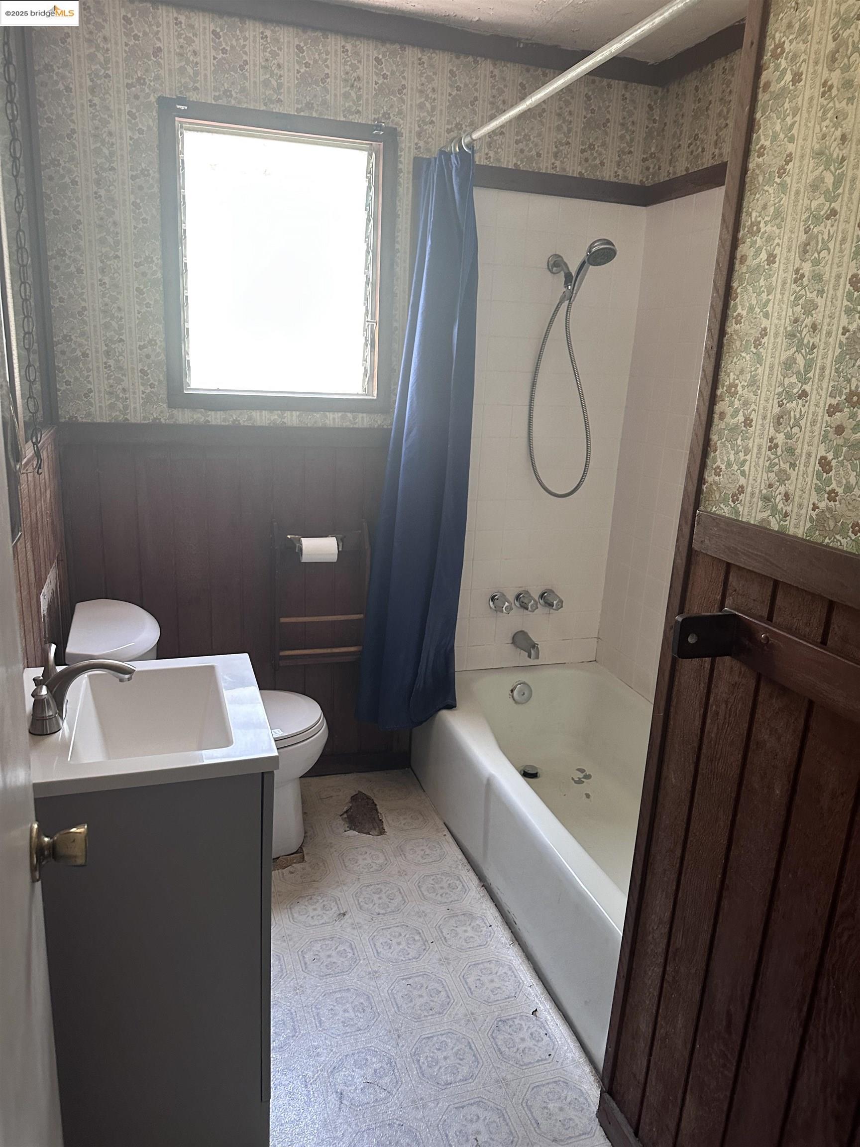 Detail Gallery Image 24 of 31 For 6133 Hillmont Dr, Oakland,  CA 94605 - 4 Beds | 2 Baths
