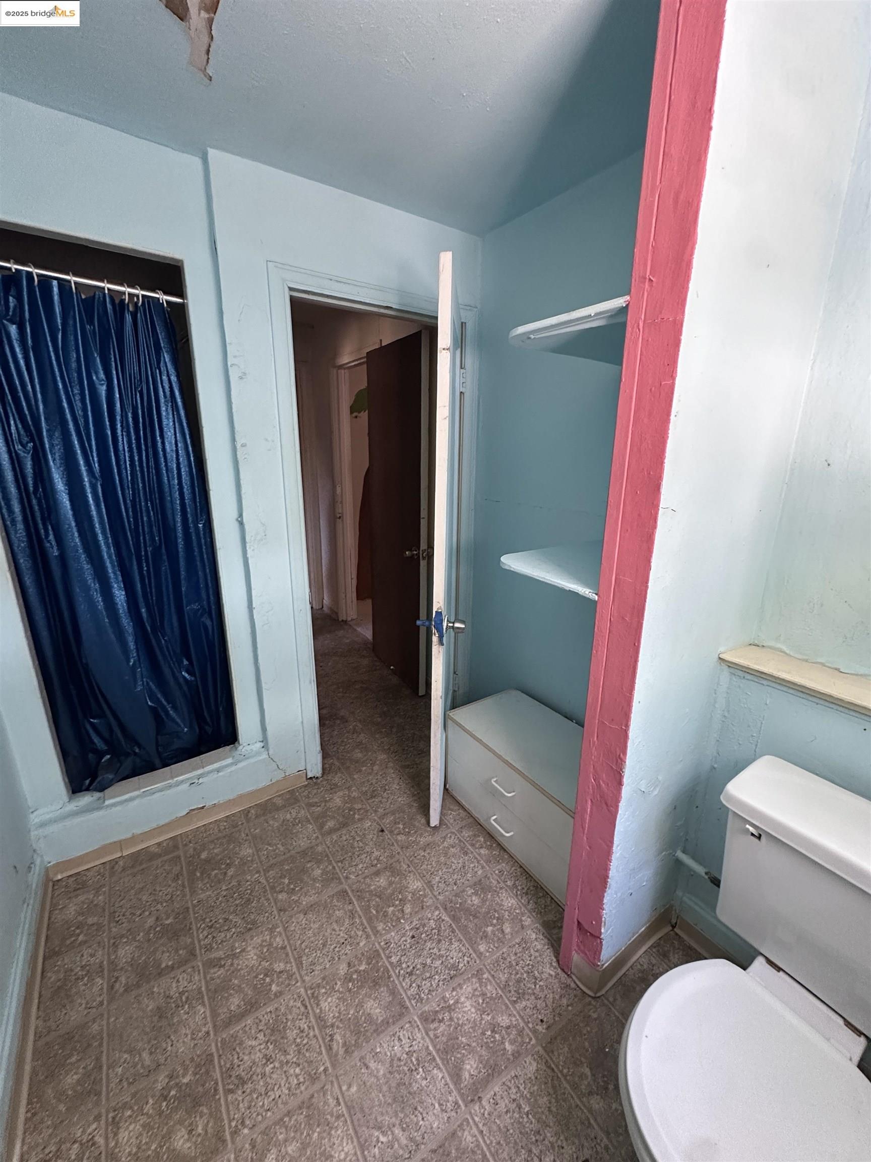 Detail Gallery Image 26 of 31 For 6133 Hillmont Dr, Oakland,  CA 94605 - 4 Beds | 2 Baths