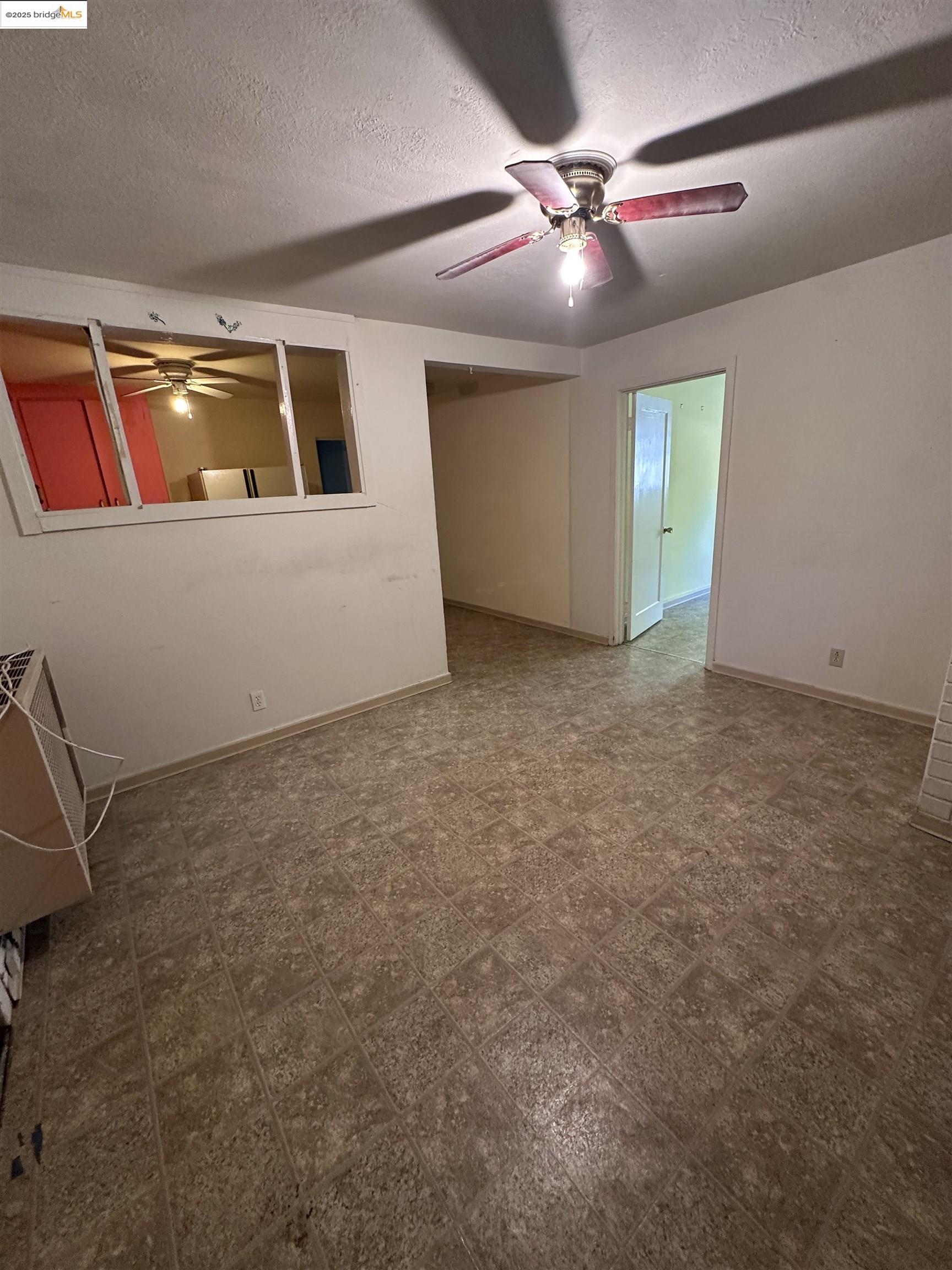 Detail Gallery Image 27 of 31 For 6133 Hillmont Dr, Oakland,  CA 94605 - 4 Beds | 2 Baths