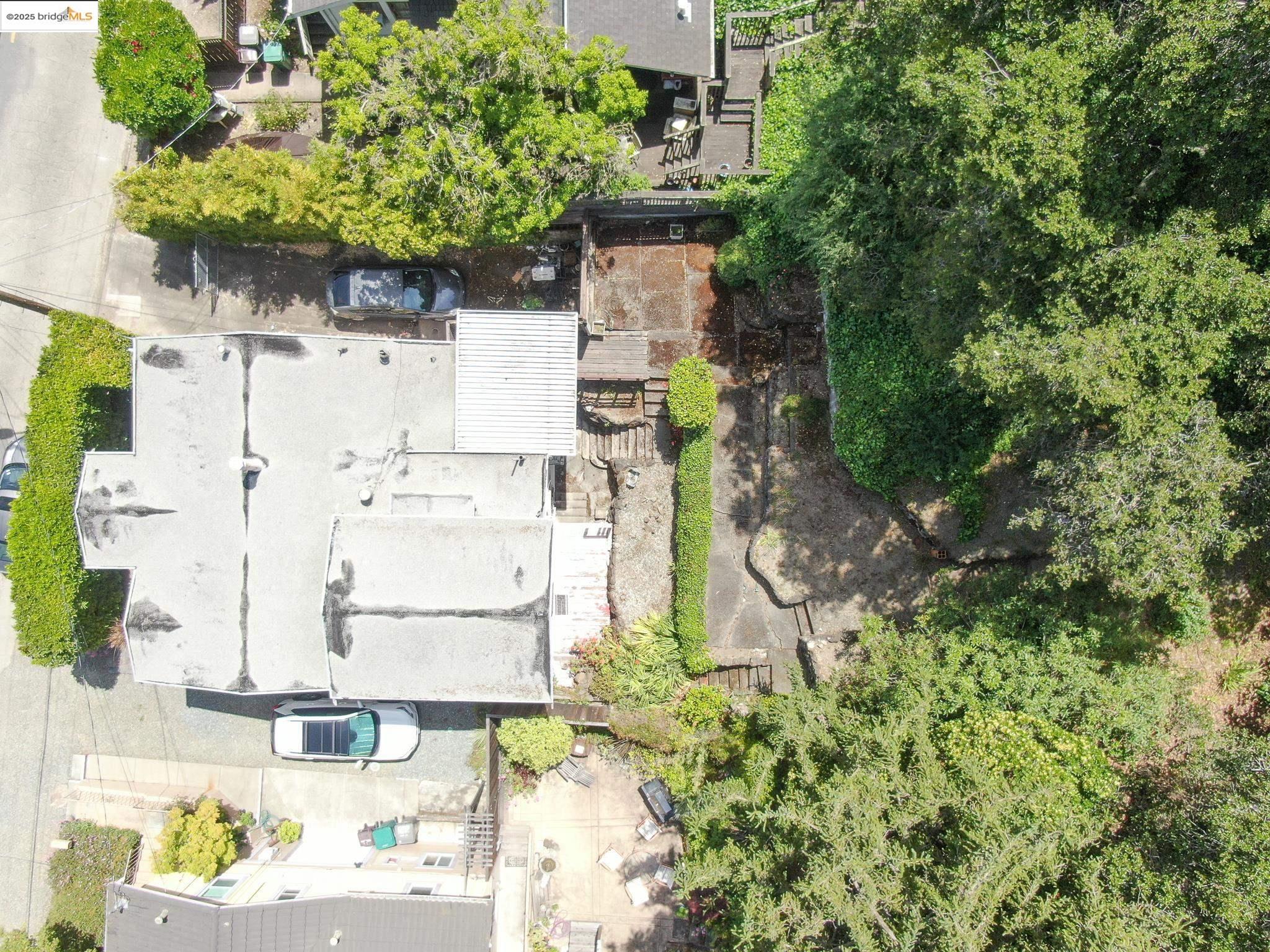 Detail Gallery Image 7 of 31 For 6133 Hillmont Dr, Oakland,  CA 94605 - 4 Beds | 2 Baths