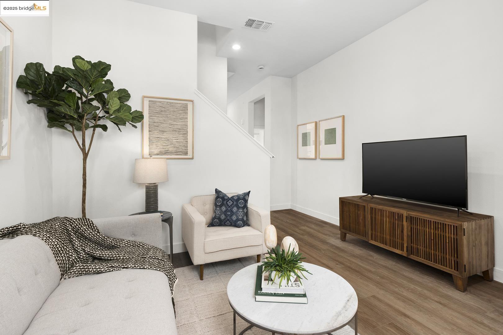 Detail Gallery Image 6 of 23 For 28974 Parkwood Ln #72,  Hayward,  CA 94544 - 3 Beds | 3 Baths