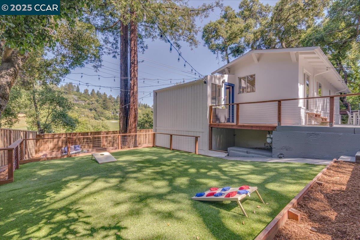 Detail Gallery Image 1 of 50 For 10 El Toyonal, Orinda,  CA 94563 - 3 Beds | 1/1 Baths
