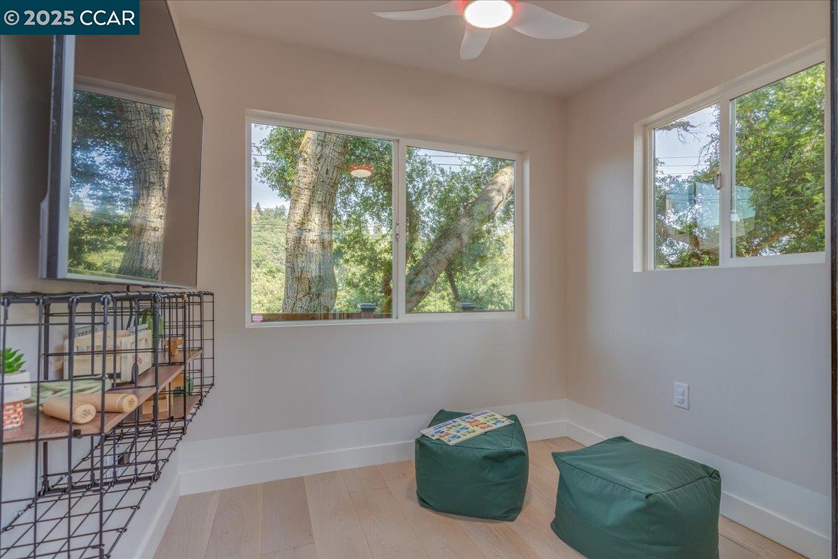 Detail Gallery Image 14 of 50 For 10 El Toyonal, Orinda,  CA 94563 - 3 Beds | 1/1 Baths