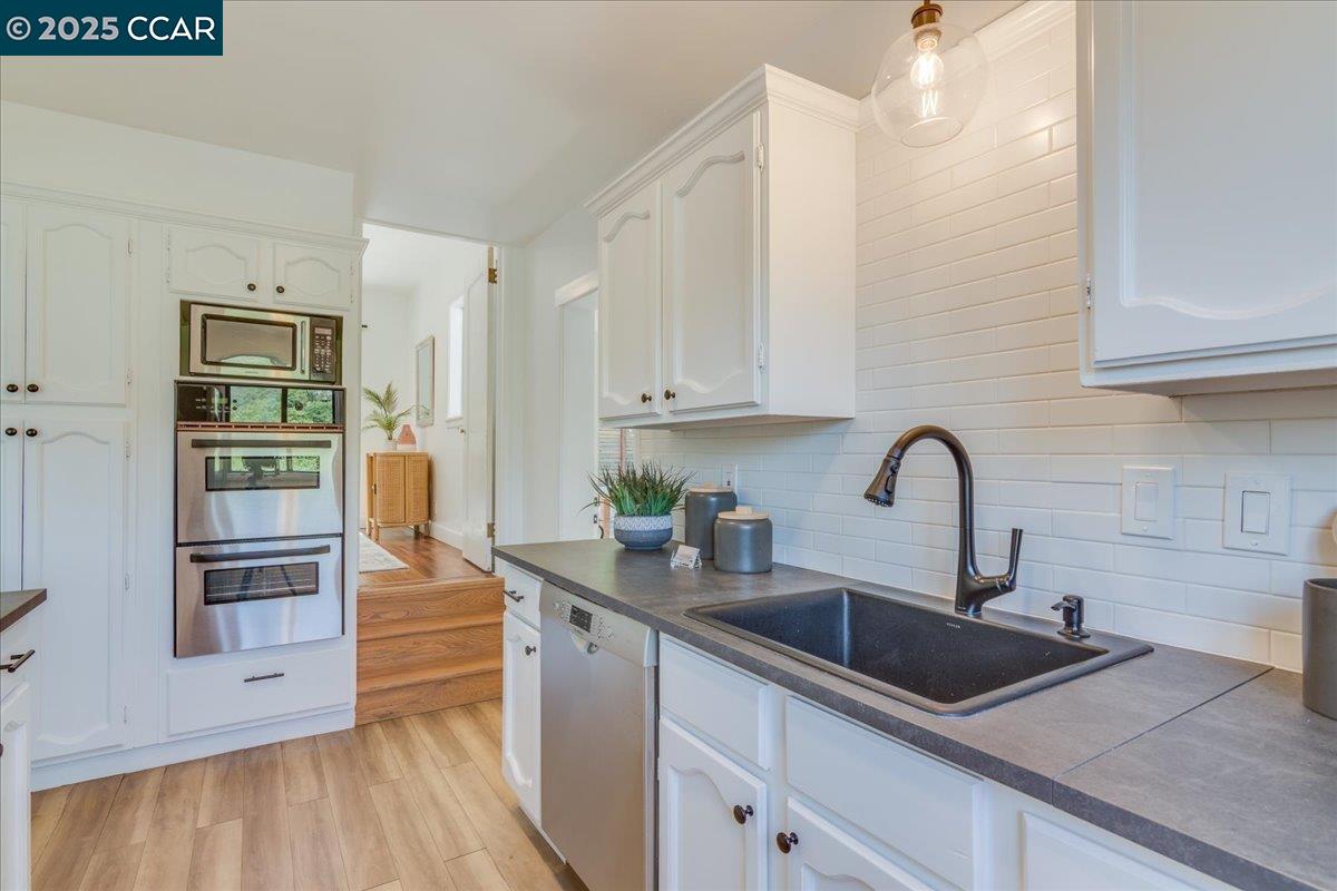 Detail Gallery Image 17 of 50 For 10 El Toyonal, Orinda,  CA 94563 - 3 Beds | 1/1 Baths