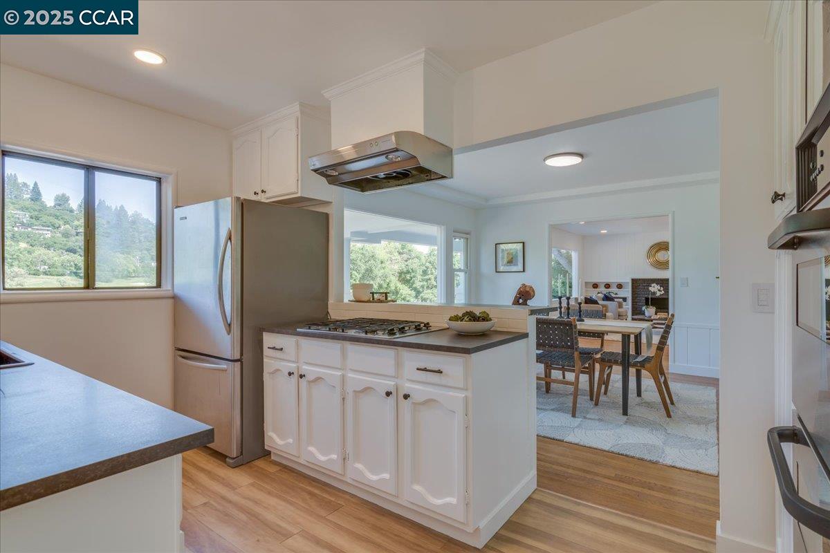 Detail Gallery Image 18 of 50 For 10 El Toyonal, Orinda,  CA 94563 - 3 Beds | 1/1 Baths