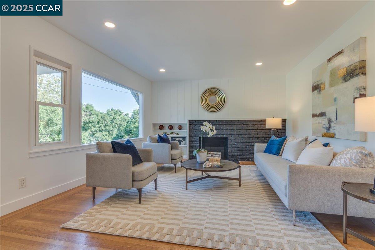 Detail Gallery Image 21 of 50 For 10 El Toyonal, Orinda,  CA 94563 - 3 Beds | 1/1 Baths