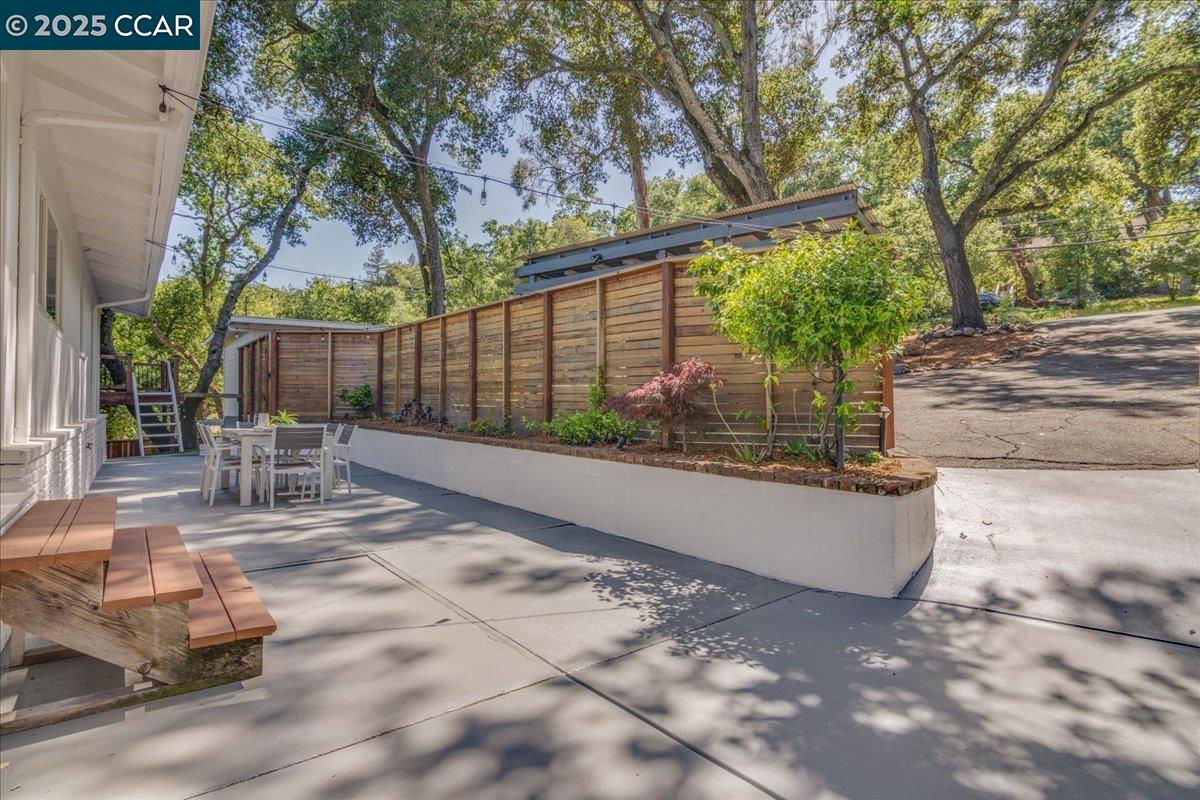 Detail Gallery Image 34 of 50 For 10 El Toyonal, Orinda,  CA 94563 - 3 Beds | 1/1 Baths