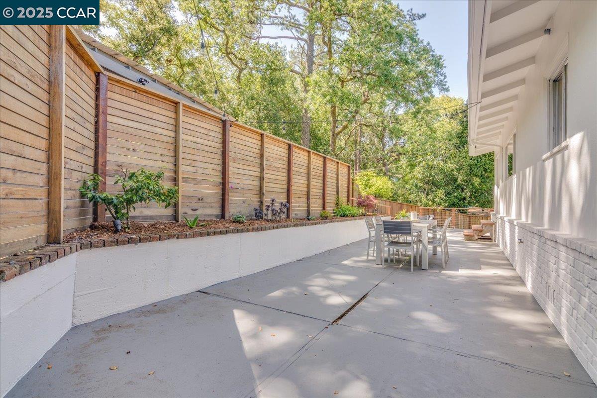 Detail Gallery Image 35 of 50 For 10 El Toyonal, Orinda,  CA 94563 - 3 Beds | 1/1 Baths