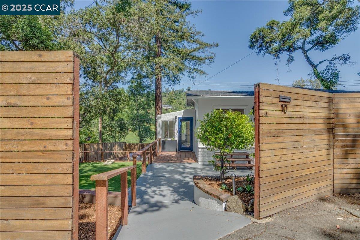 Detail Gallery Image 36 of 50 For 10 El Toyonal, Orinda,  CA 94563 - 3 Beds | 1/1 Baths
