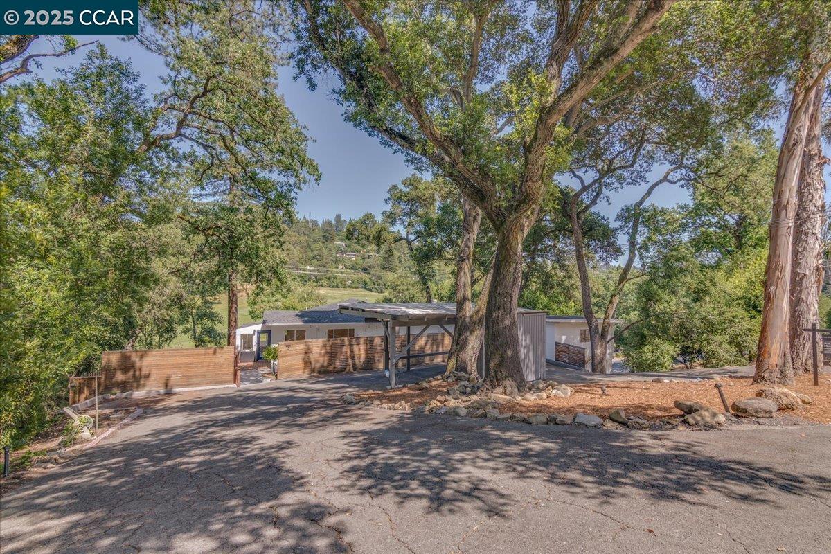 Detail Gallery Image 38 of 50 For 10 El Toyonal, Orinda,  CA 94563 - 3 Beds | 1/1 Baths