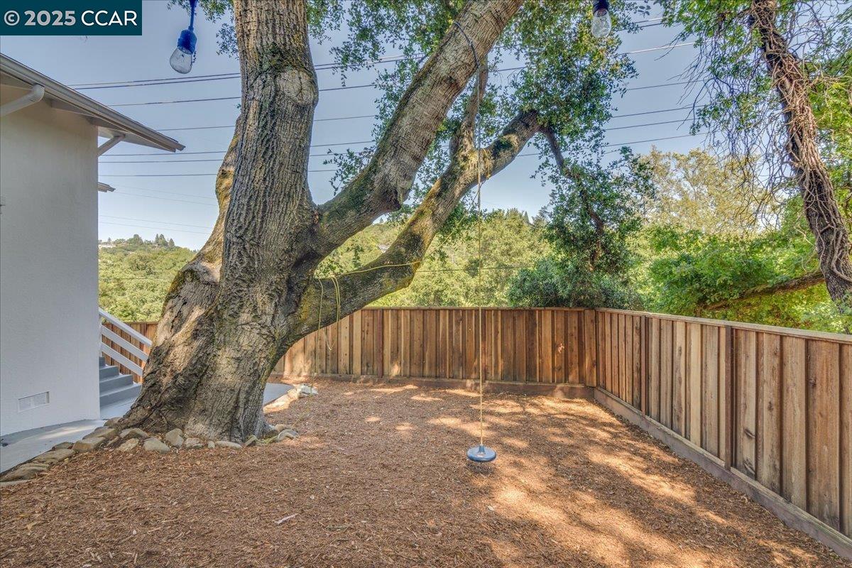 Detail Gallery Image 48 of 50 For 10 El Toyonal, Orinda,  CA 94563 - 3 Beds | 1/1 Baths