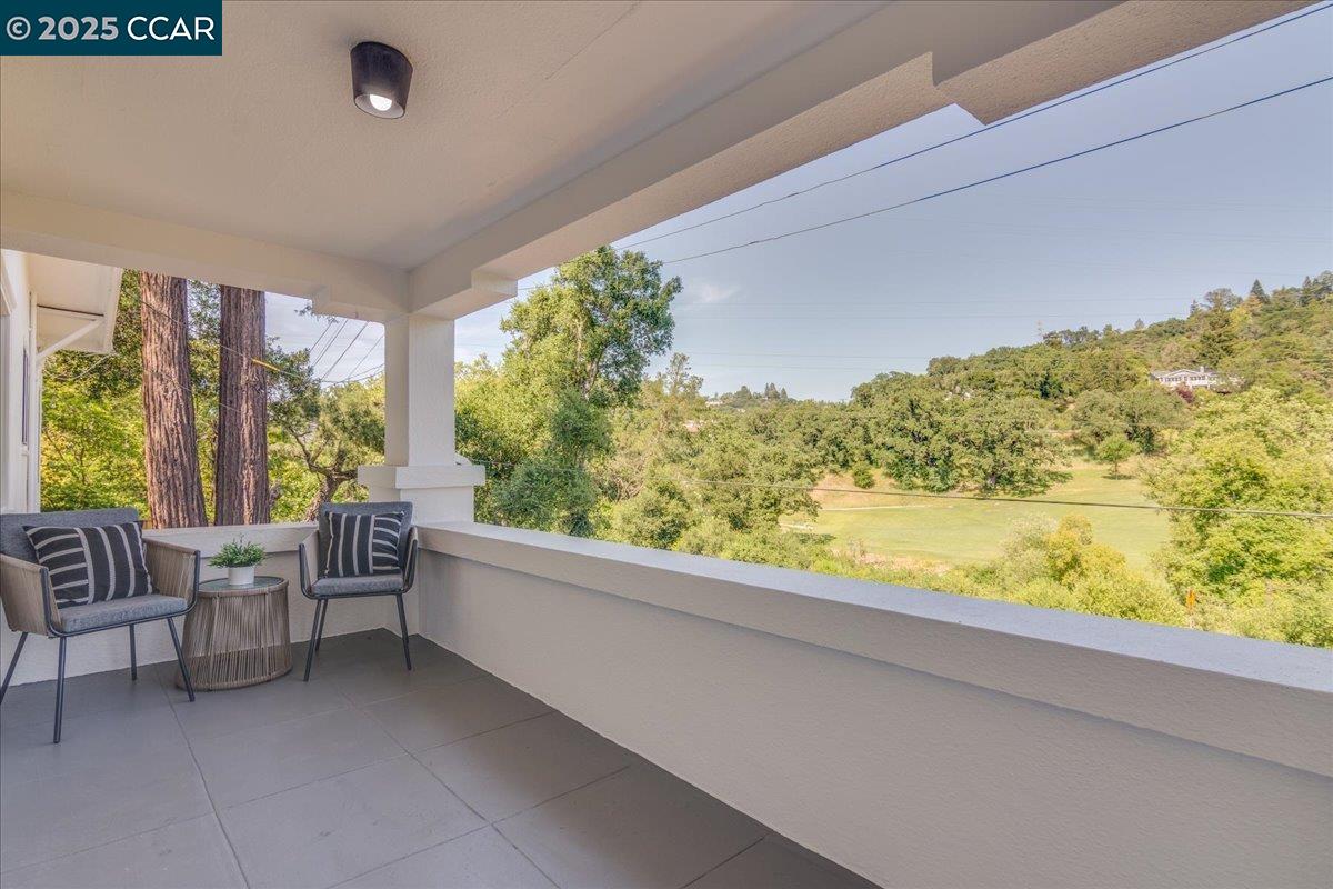 Detail Gallery Image 9 of 50 For 10 El Toyonal, Orinda,  CA 94563 - 3 Beds | 1/1 Baths